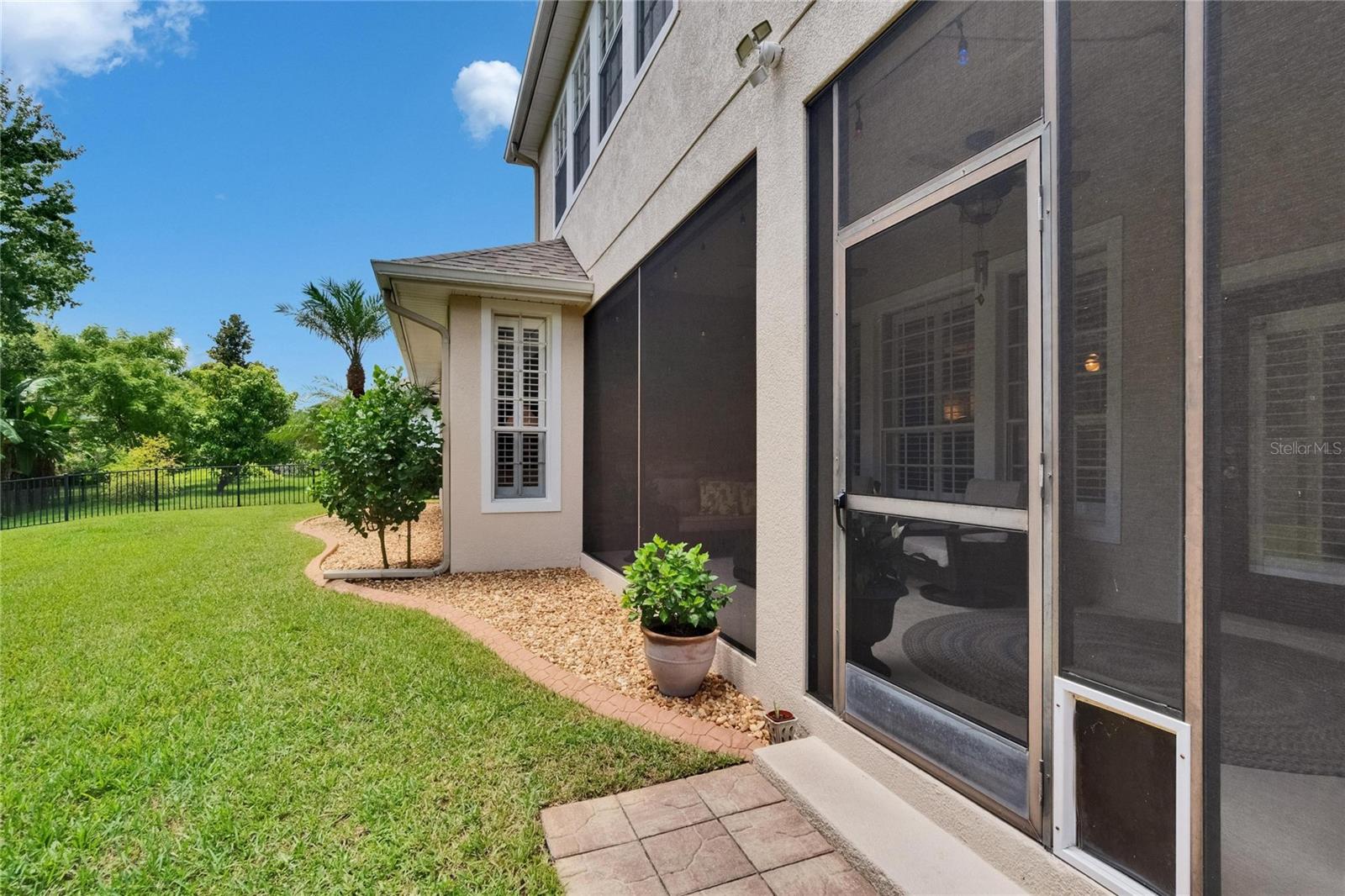 Listing photo id 61 for 8704 Winsome Way