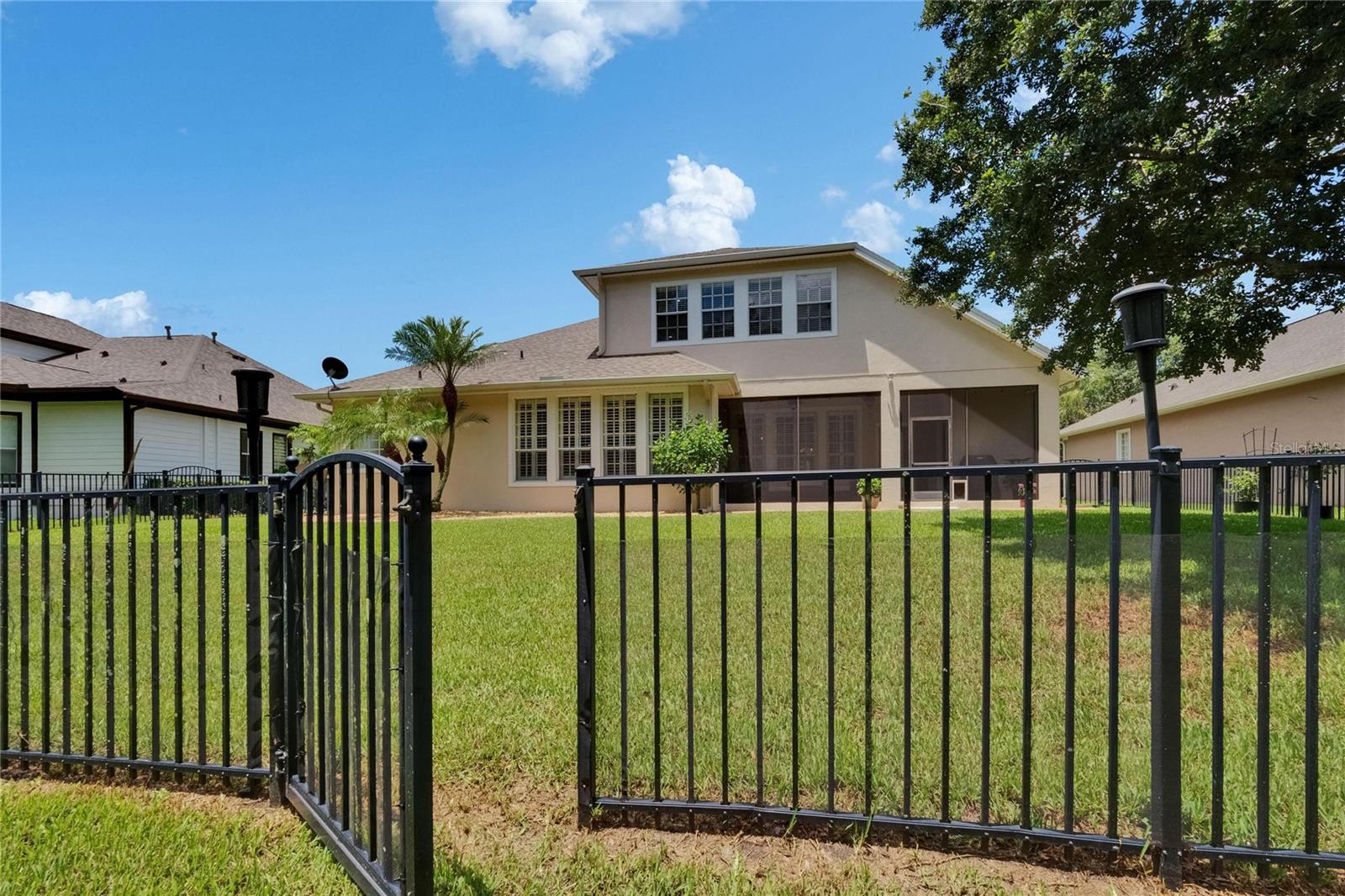 Listing photo id 67 for 8704 Winsome Way