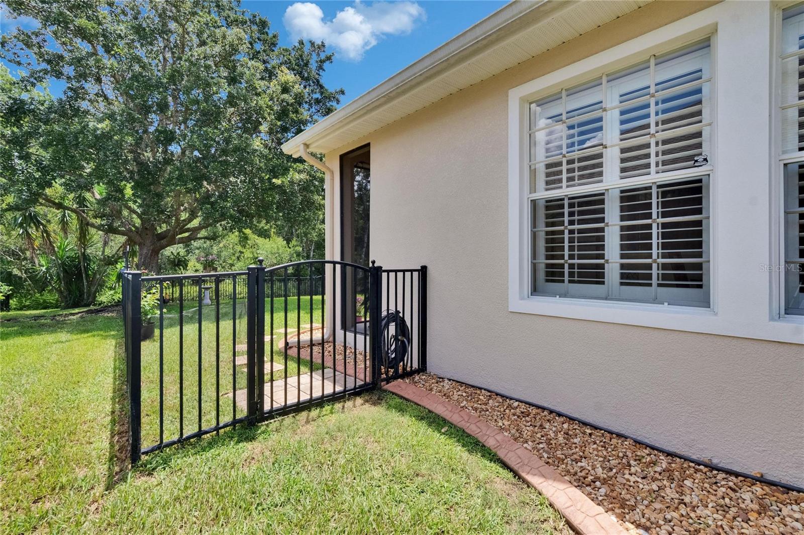 Listing photo id 71 for 8704 Winsome Way