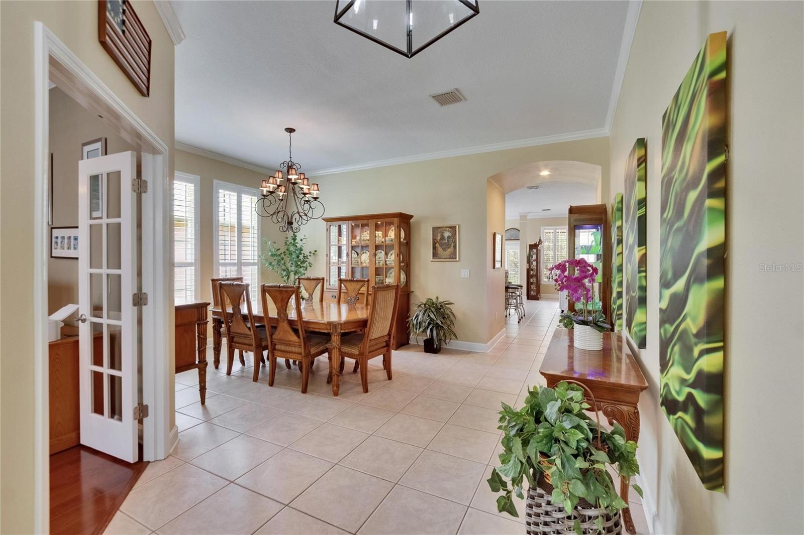 Listing photo id 7 for 8704 Winsome Way