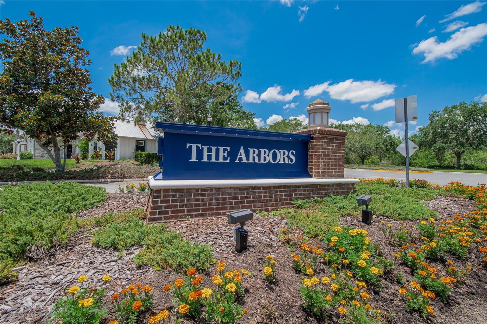 Listing photo id 88 for 8704 Winsome Way
