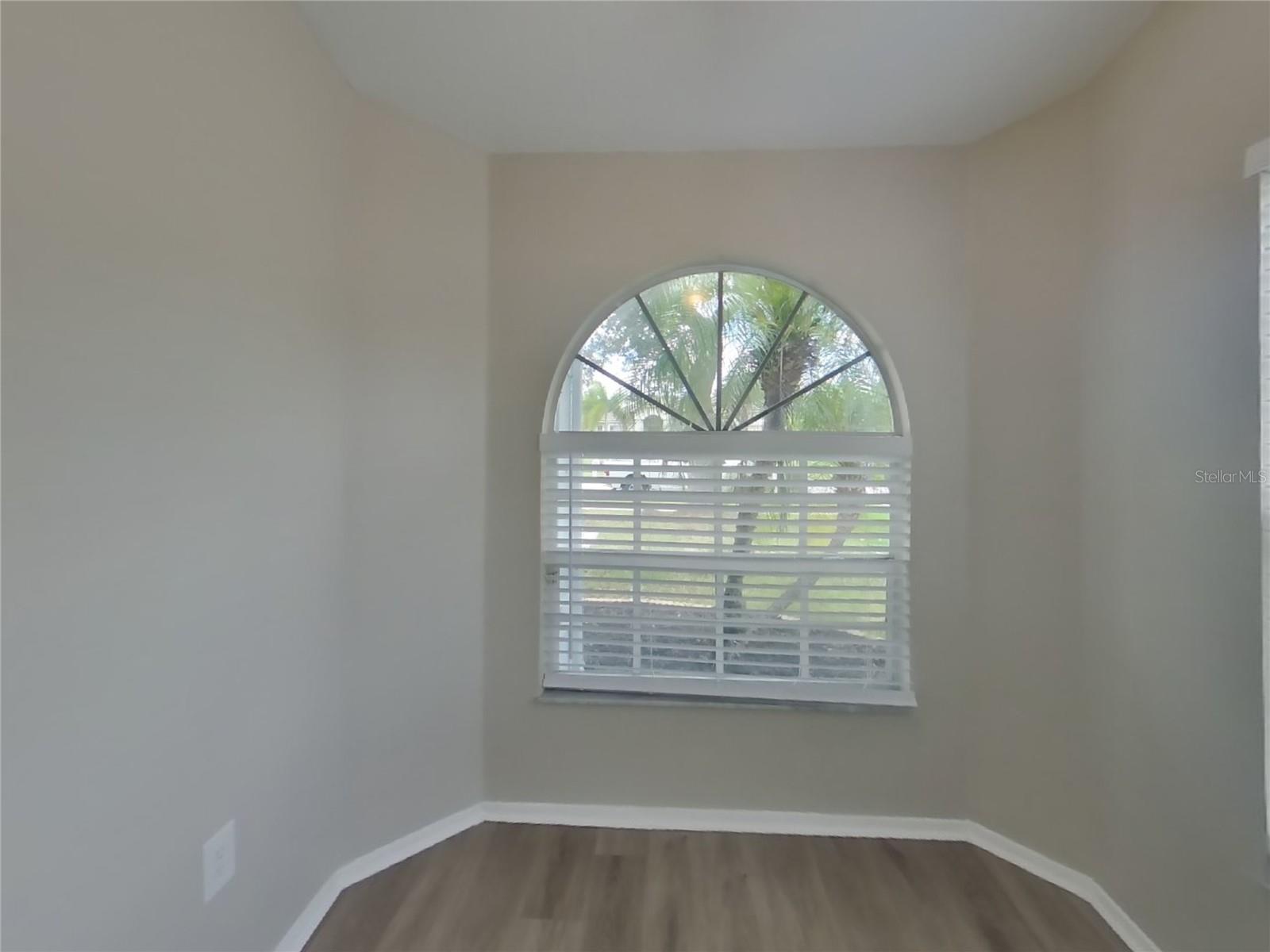Image 5 of 17 For 1216 Cressford Place