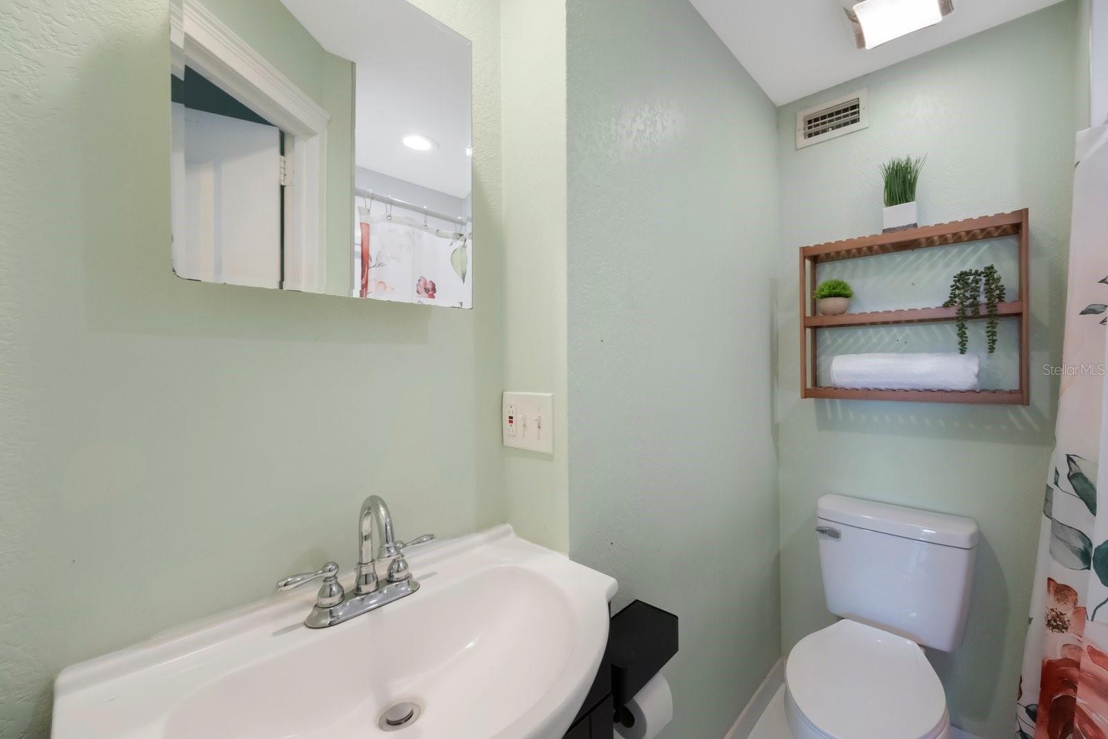 Image 28 of 42 For 6704 70th Avenue N