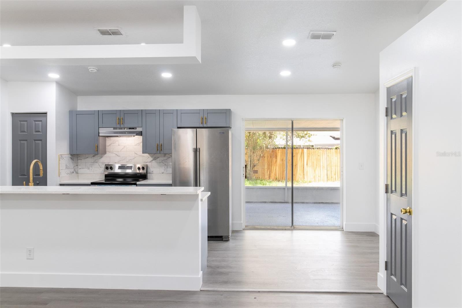 Listing photo id 14 for 22716 Penny Loop