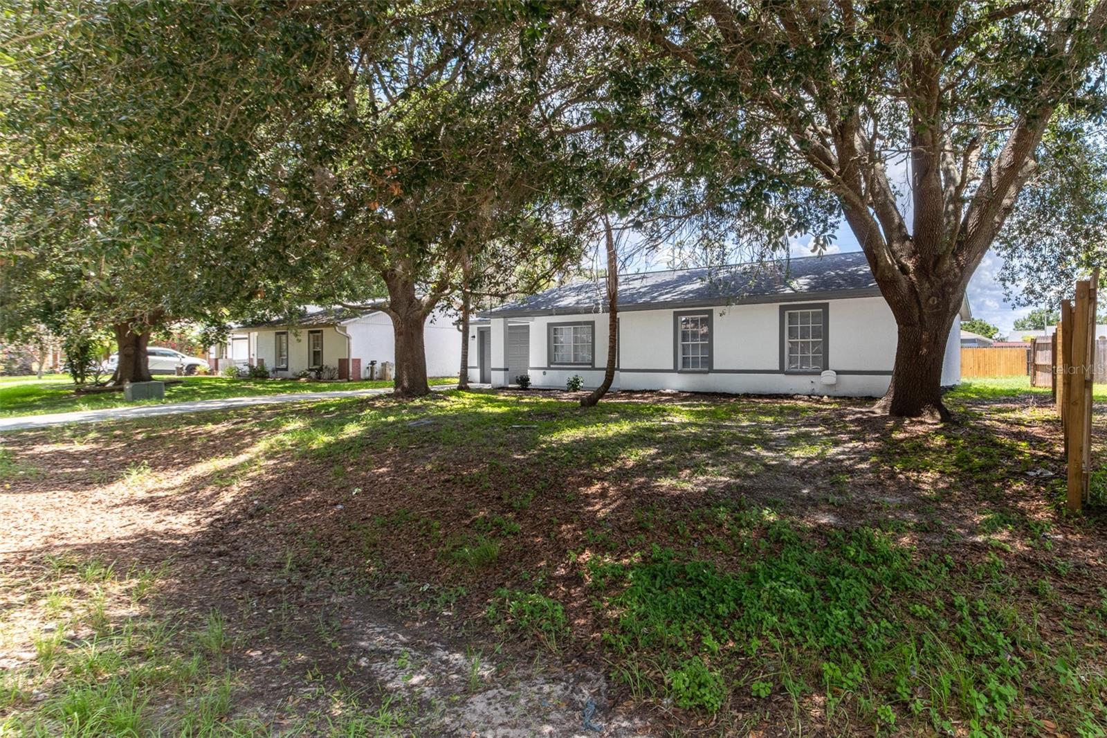 Listing photo id 3 for 22716 Penny Loop
