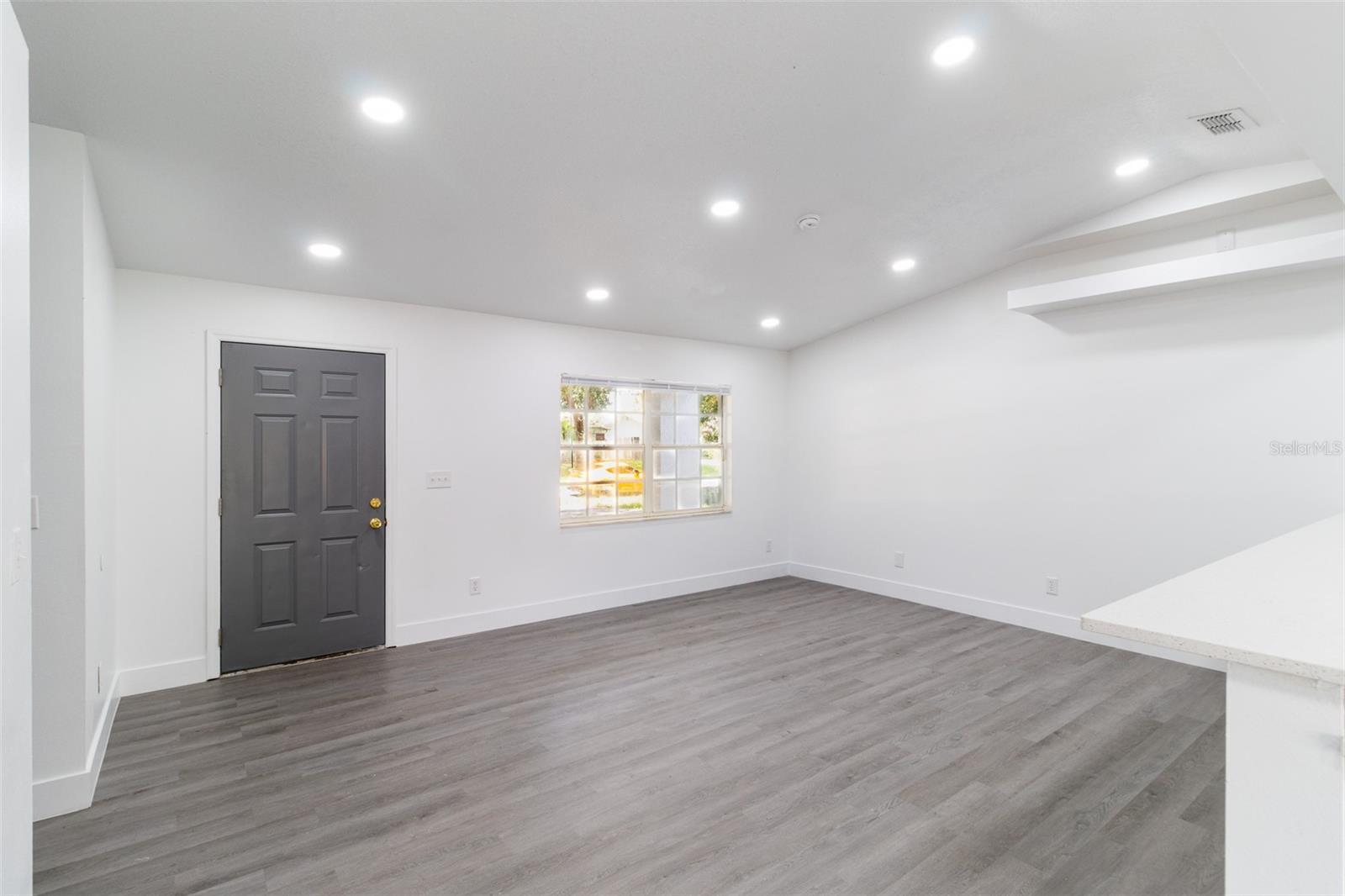 Listing photo id 7 for 22716 Penny Loop