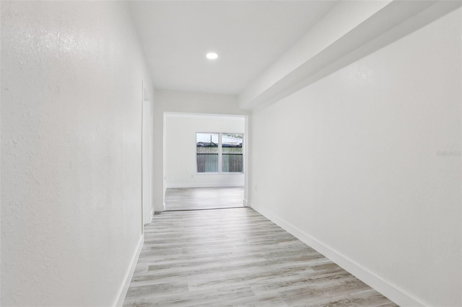 Image 11 of 37 For 607 River Drive