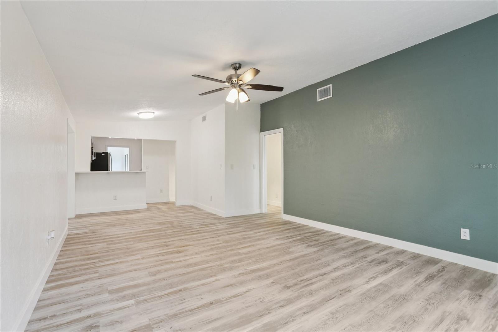 Image 6 of 37 For 607 River Drive