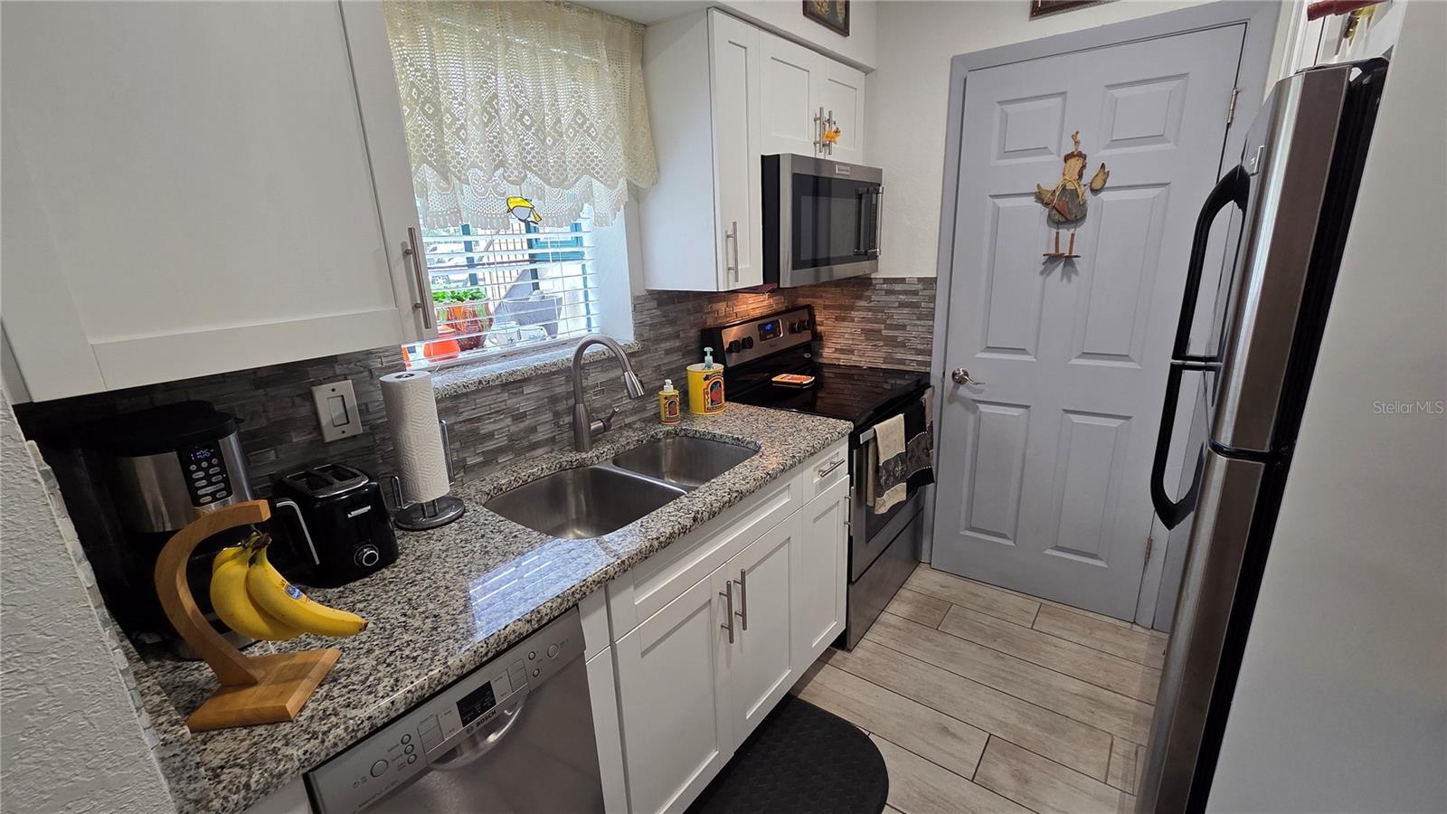 Image 4 of 33 For 8630 Mallard Reserve Drive 105