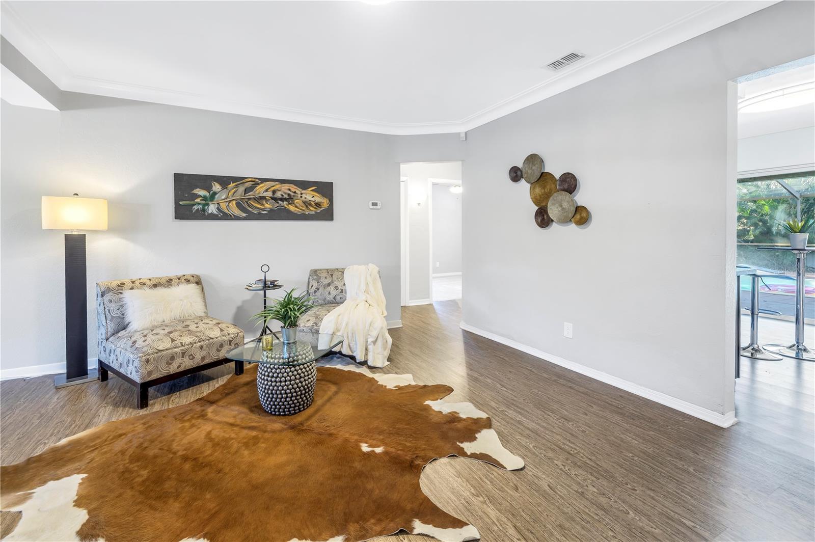 Image 4 of 27 For 610 Cordova Boulevard Ne