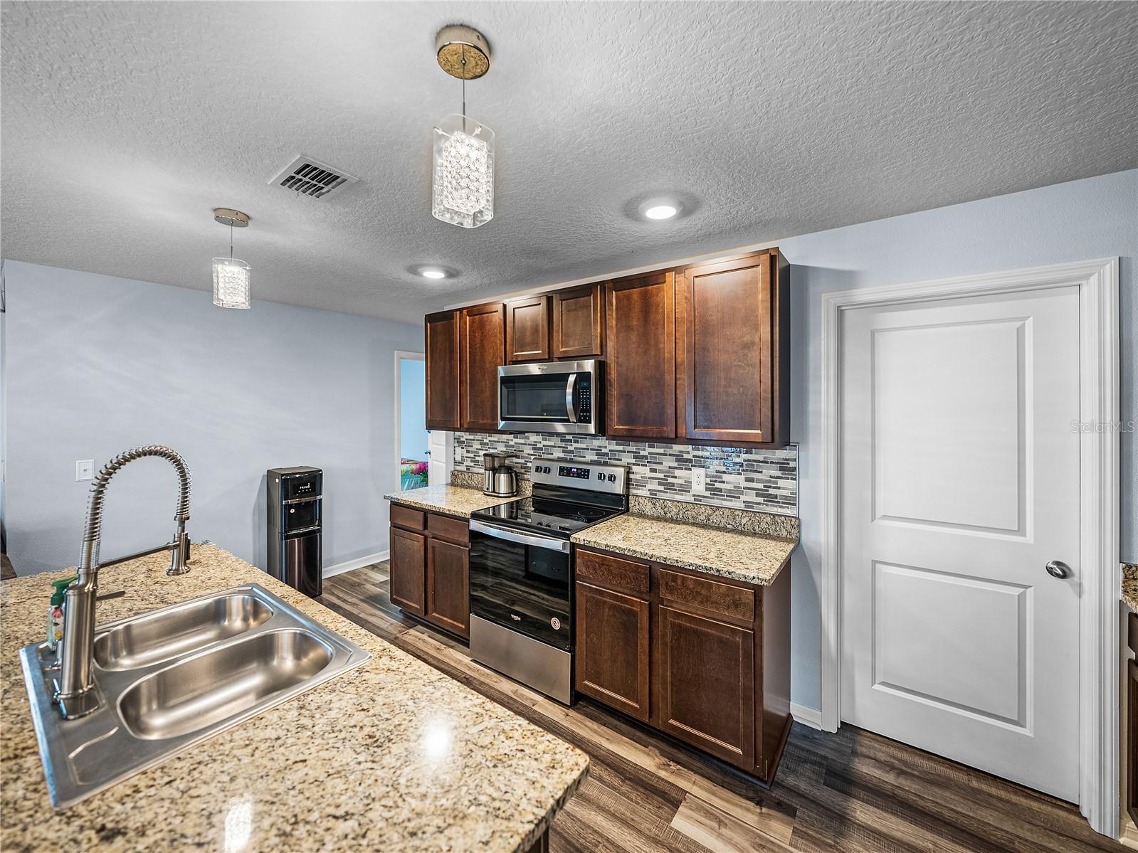 Image 19 of 92 For 636 Olive Conch Street