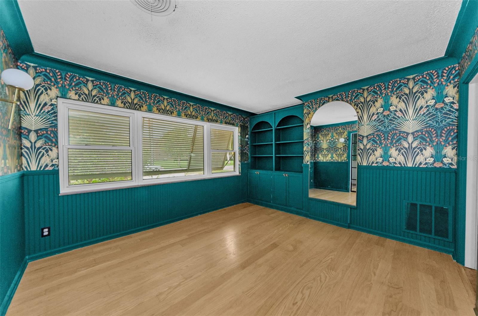 Image 23 of 39 For 201 78th Avenue N