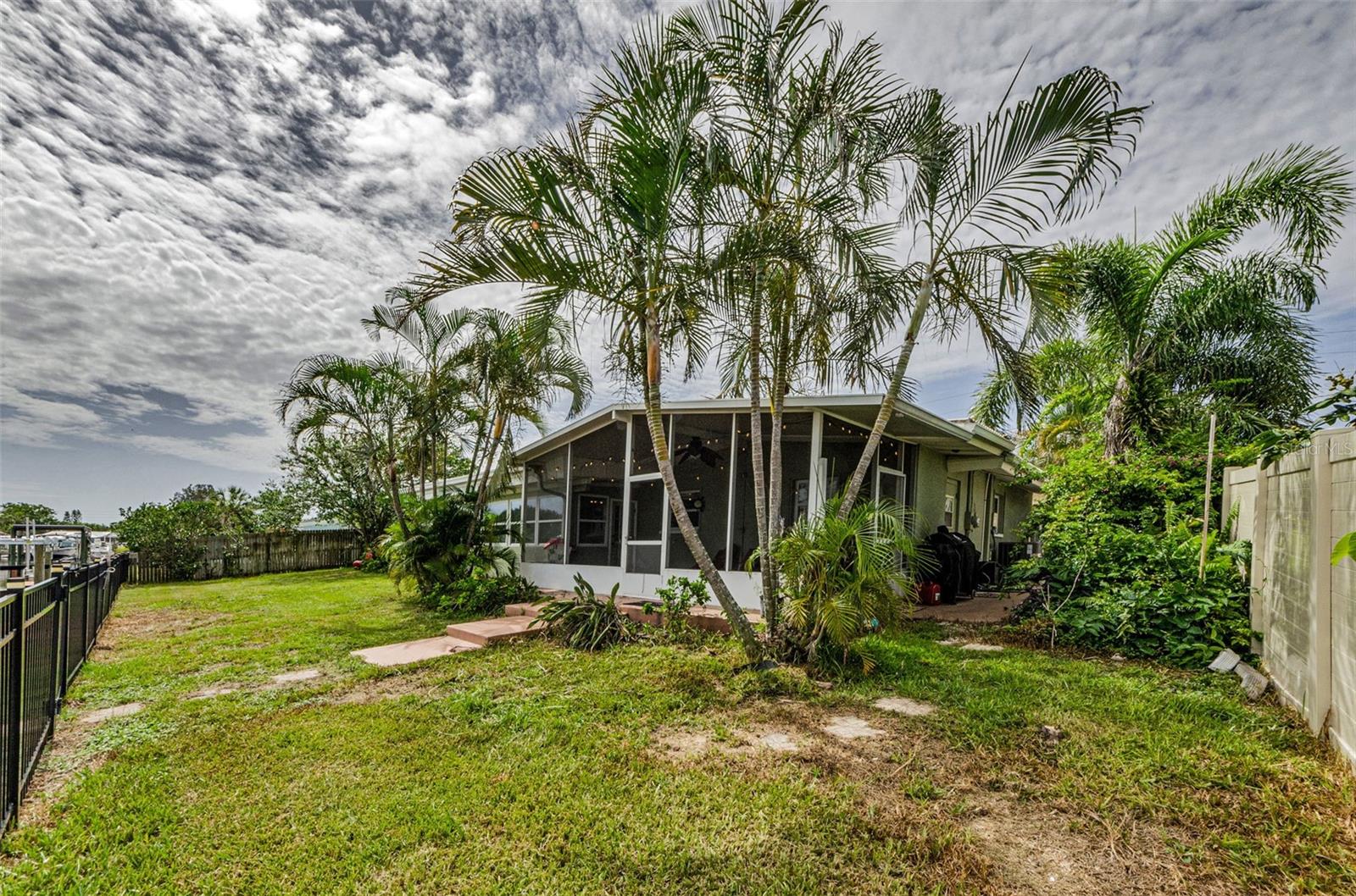 Image 30 of 39 For 201 78th Avenue N
