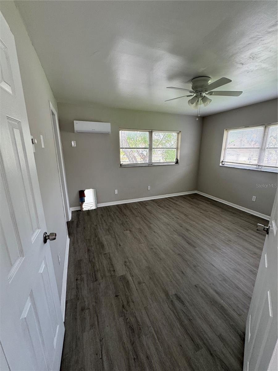 Listing photo id 8 for 615 Oak Avenue