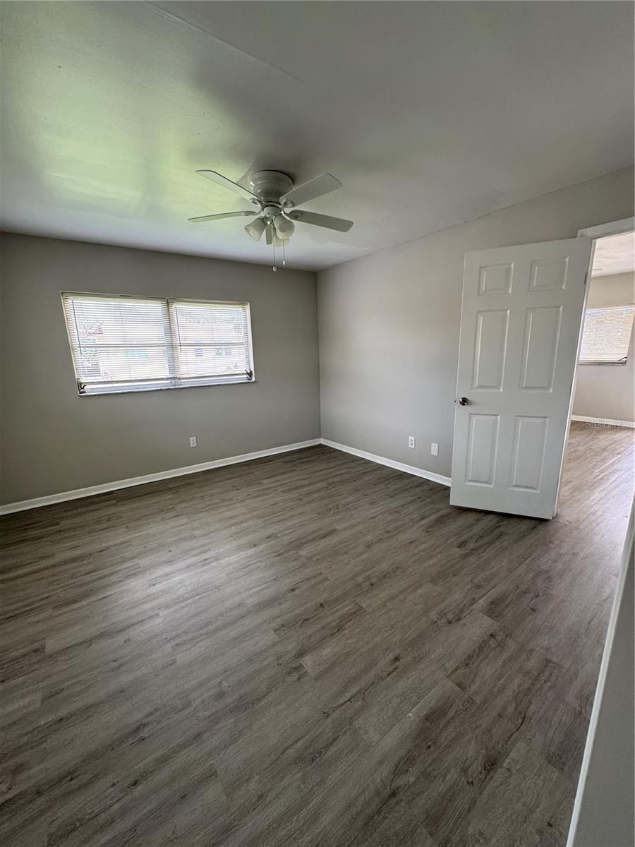 Listing photo id 9 for 615 Oak Avenue