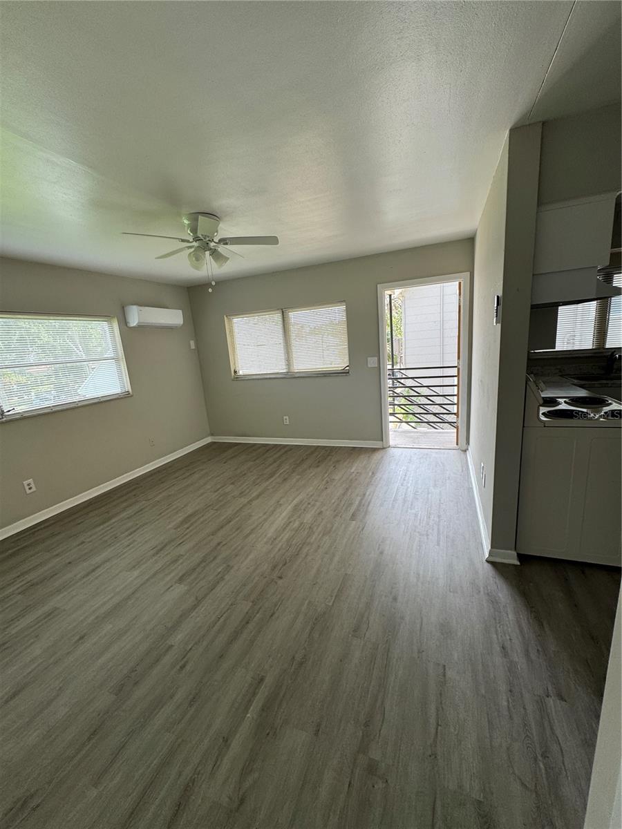 Listing photo id 0 for 615 Oak Avenue
