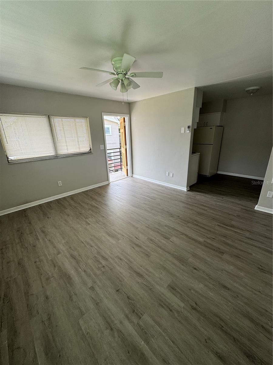 Listing photo id 1 for 615 Oak Avenue