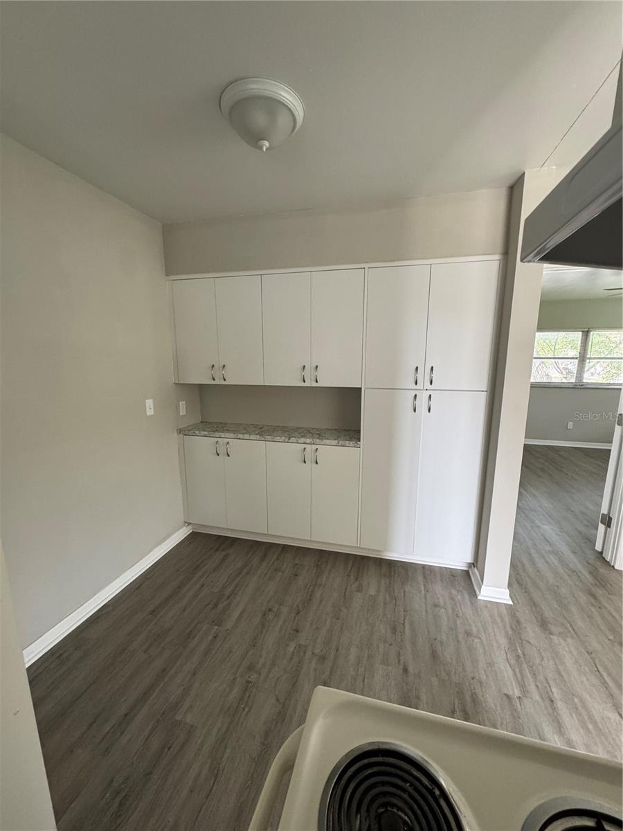 Listing photo id 3 for 615 Oak Avenue