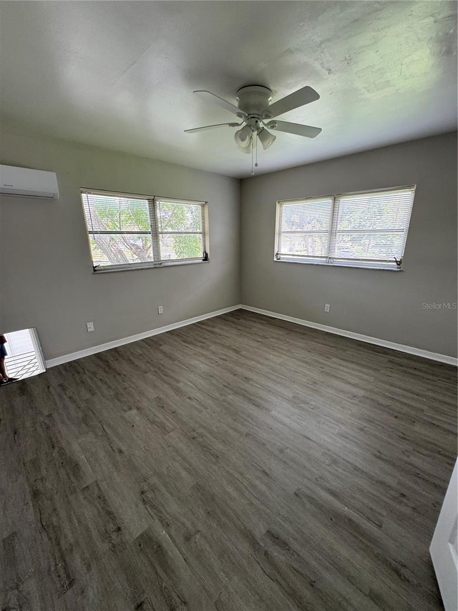 Listing photo id 4 for 615 Oak Avenue