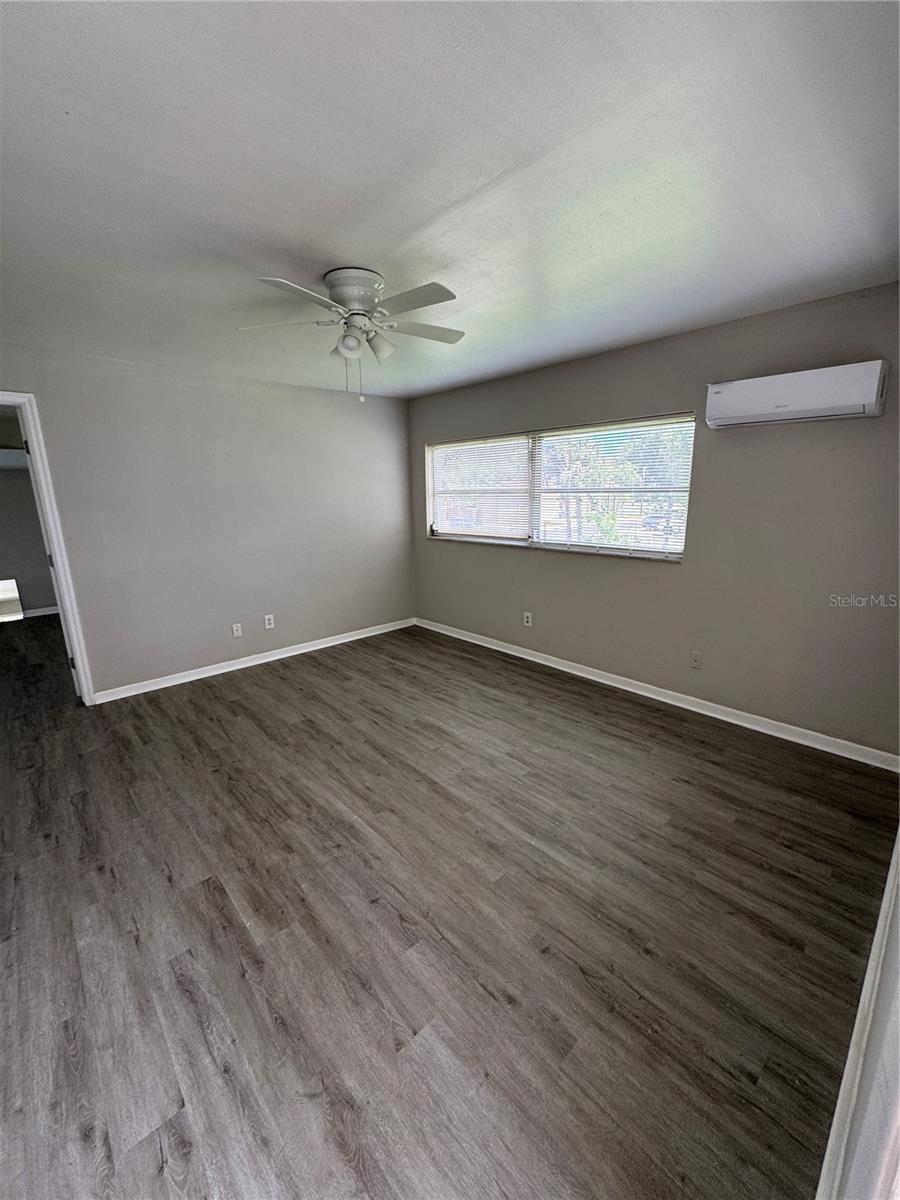Listing photo id 5 for 615 Oak Avenue