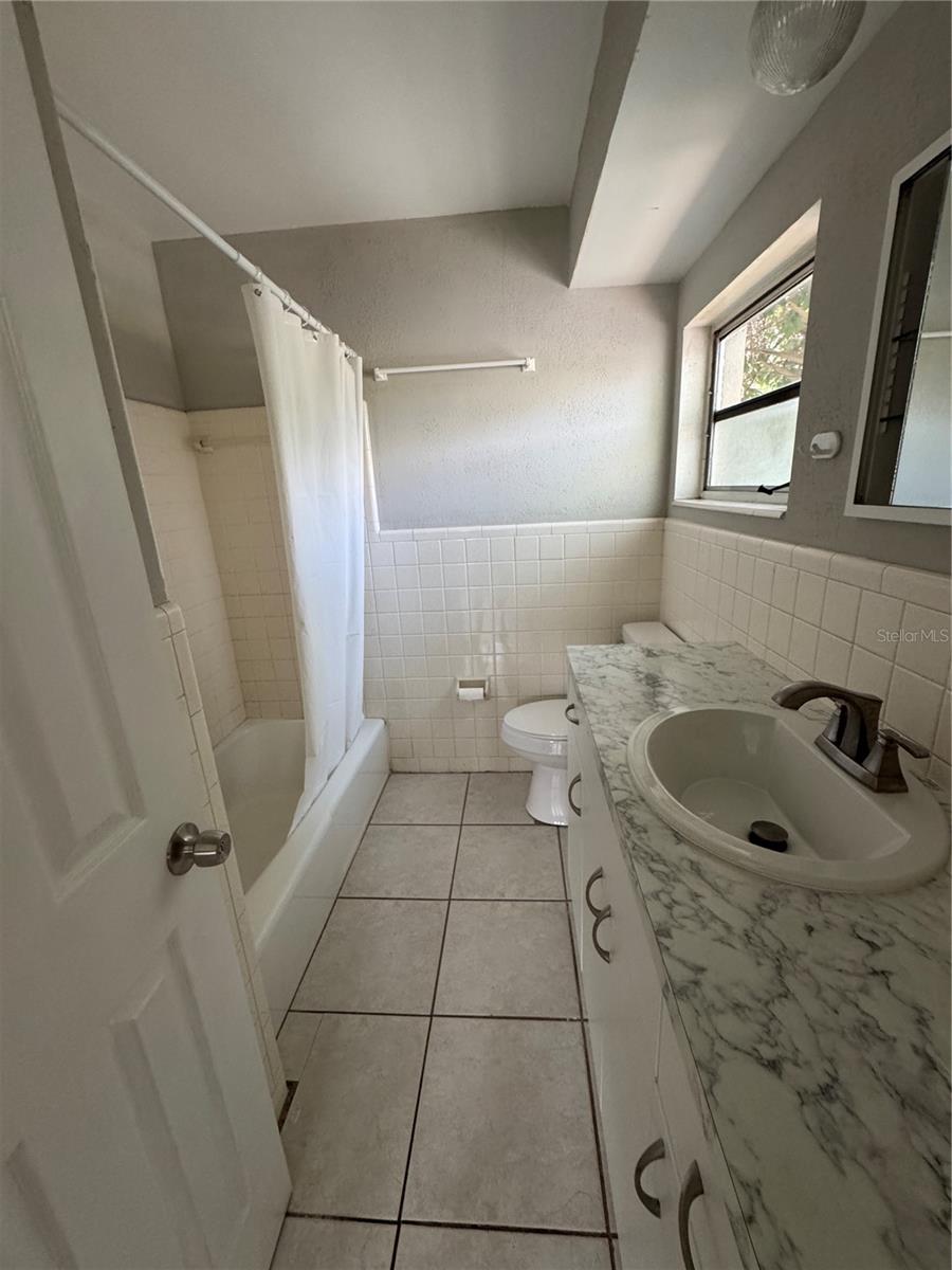 Listing photo id 7 for 615 Oak Avenue