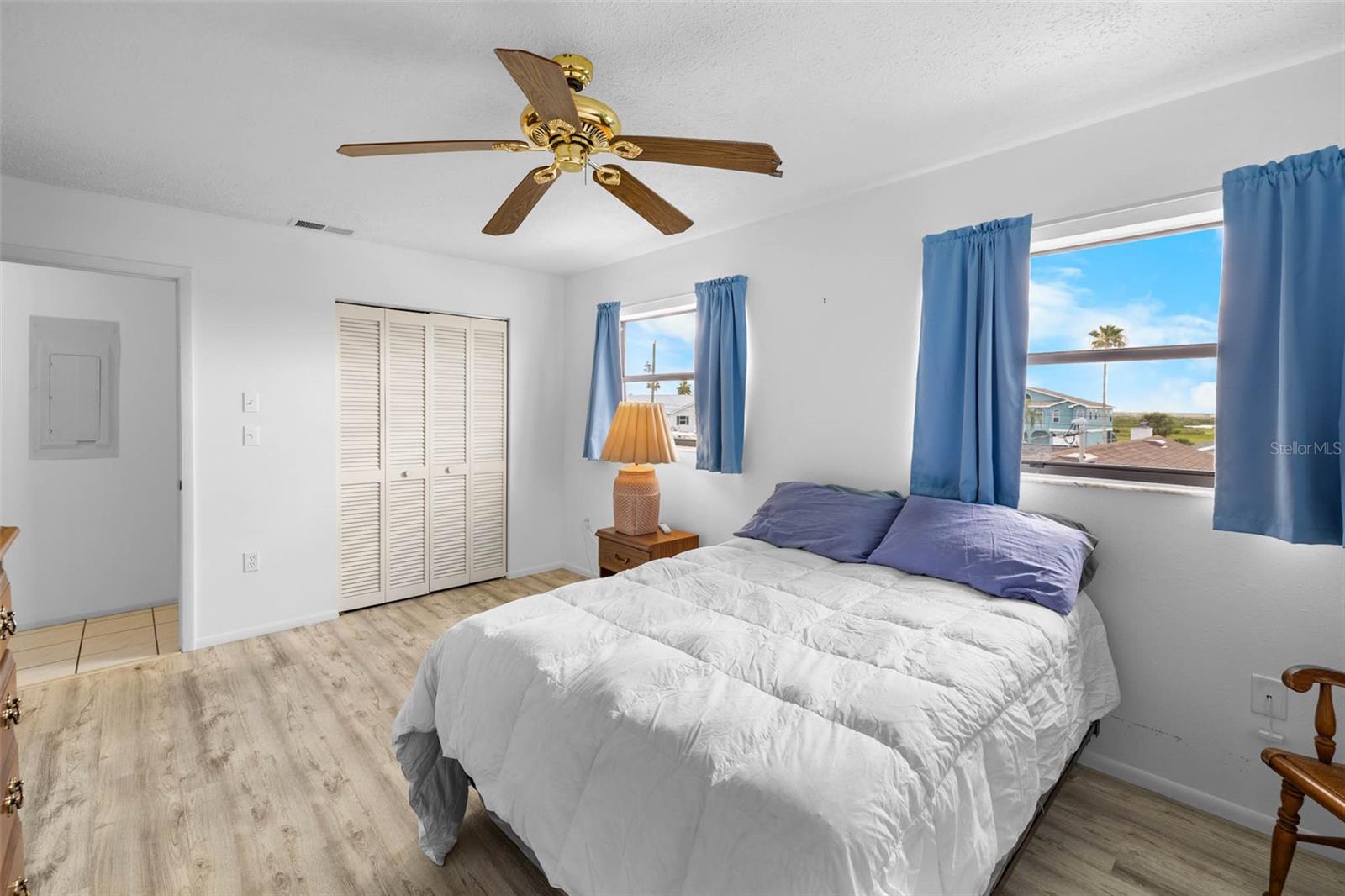 Image 22 of 40 For 4279 Newport Drive