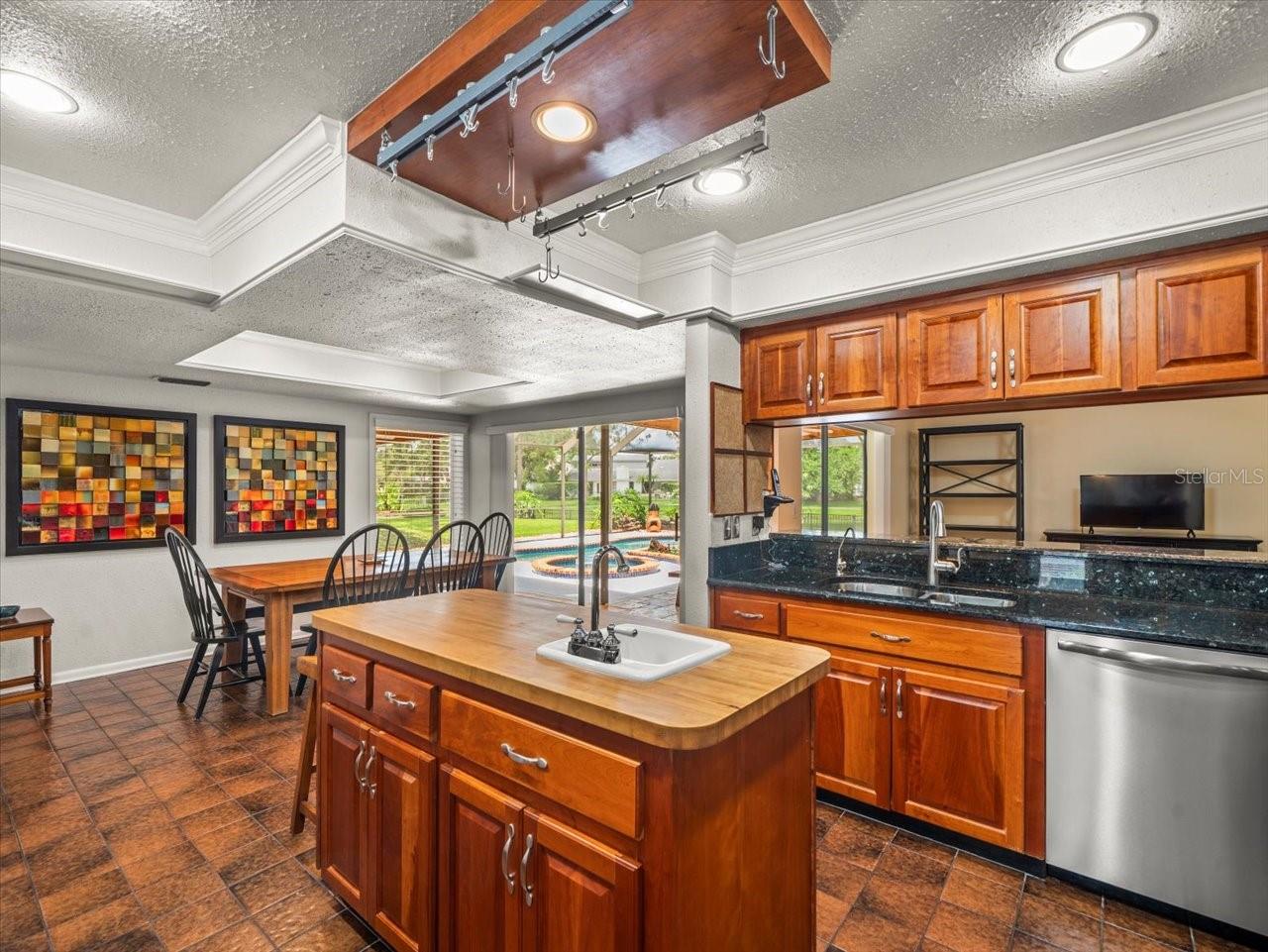 Image 12 of 39 For 4118 Carrollwood Village Drive