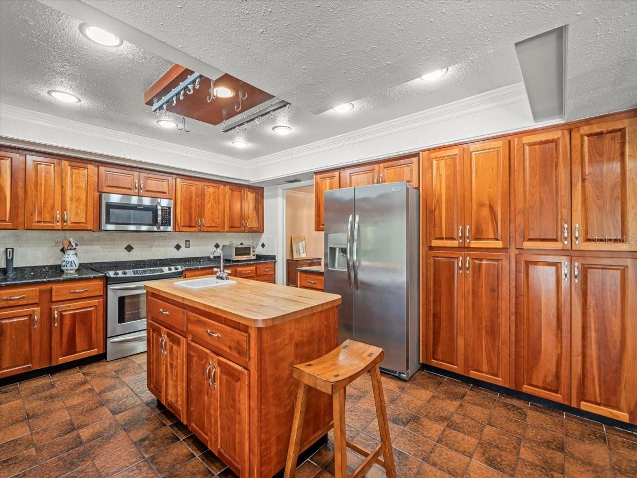 Image 15 of 39 For 4118 Carrollwood Village Drive