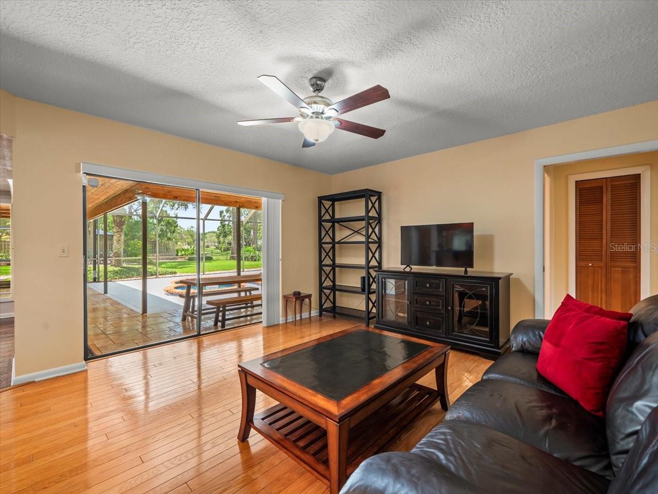 Image 18 of 39 For 4118 Carrollwood Village Drive