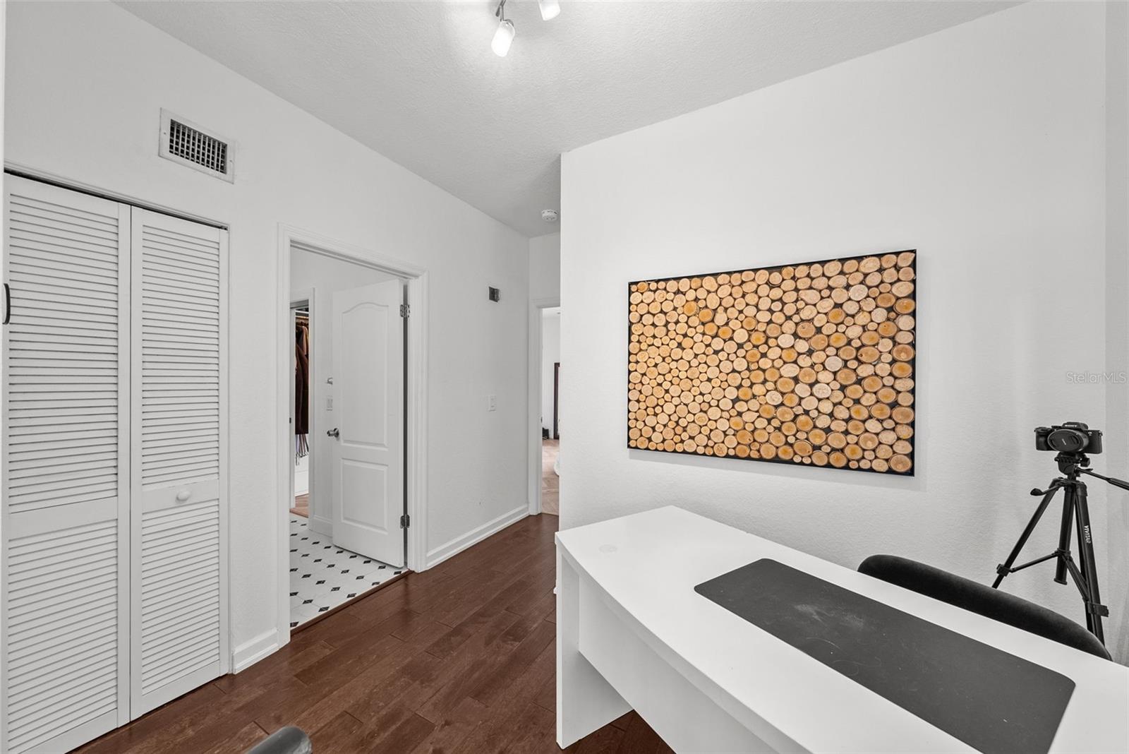 Image 23 of 44 For 727 Coral Reef Drive 727