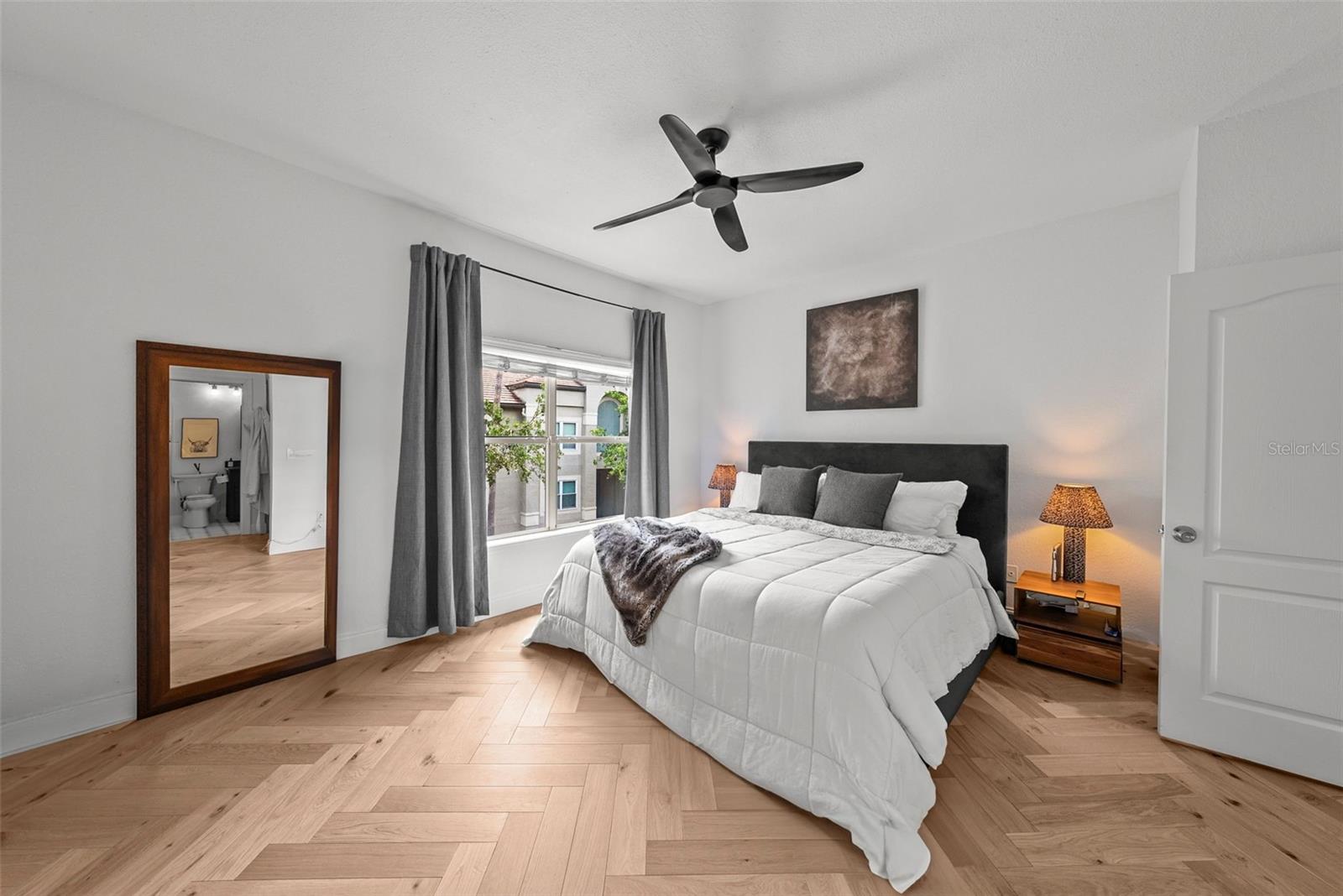 Image 25 of 44 For 727 Coral Reef Drive 727