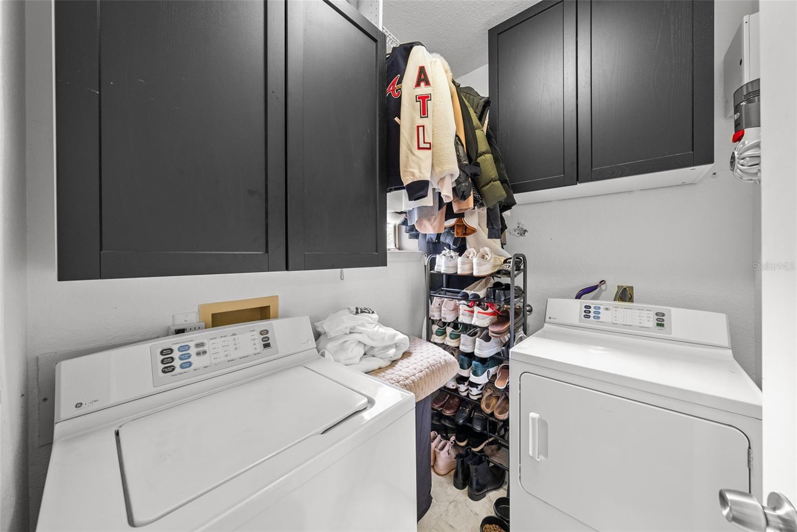 Image 32 of 44 For 727 Coral Reef Drive 727