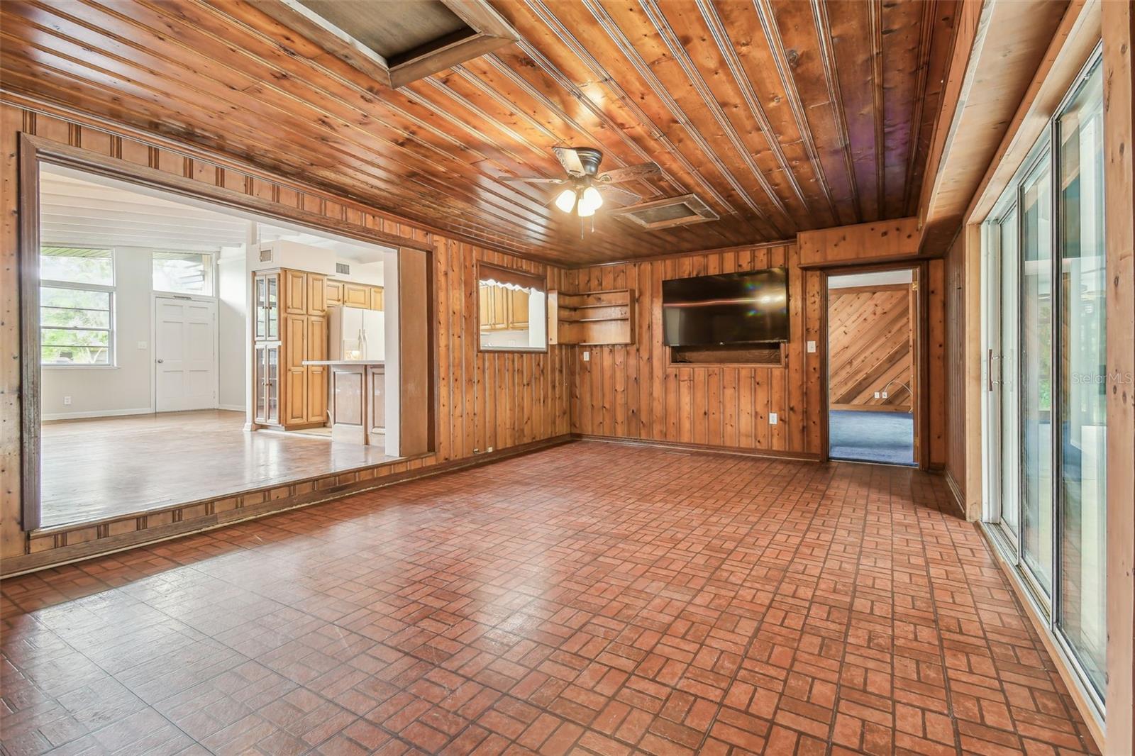 Image 18 of 69 For 1402 Mimosa Drive