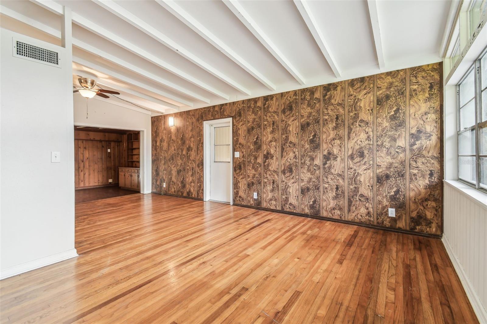 Image 6 of 69 For 1402 Mimosa Drive