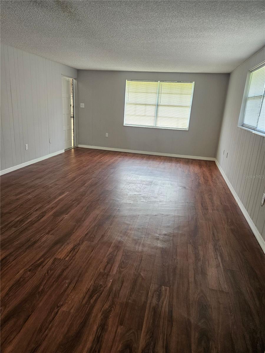 Image 3 of 14 For 5302 Oakwood Court 1