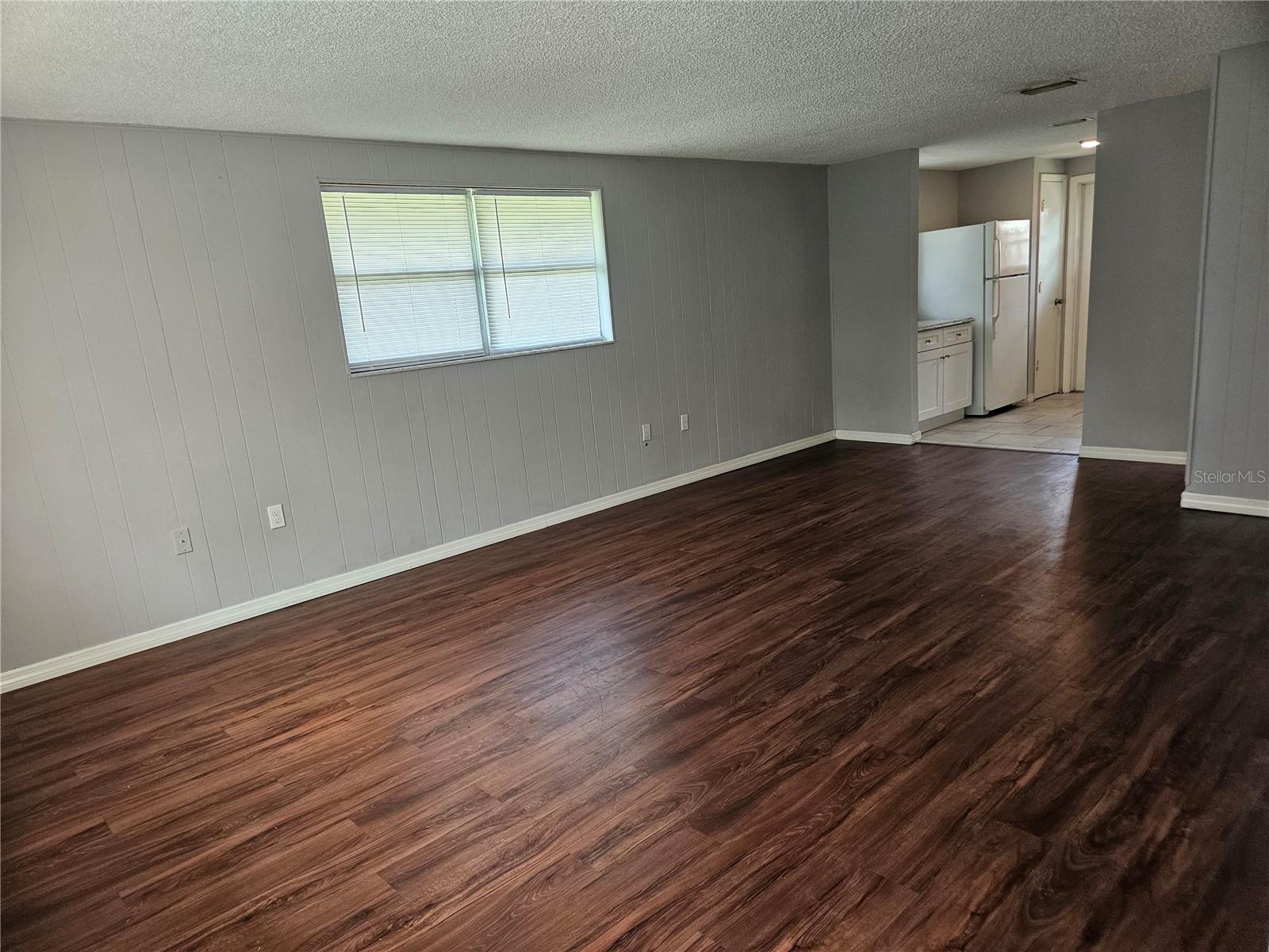 Image 4 of 14 For 5302 Oakwood Court 1