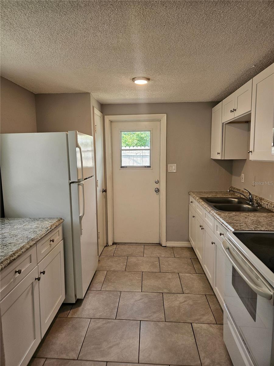 Image 6 of 14 For 5302 Oakwood Court 1