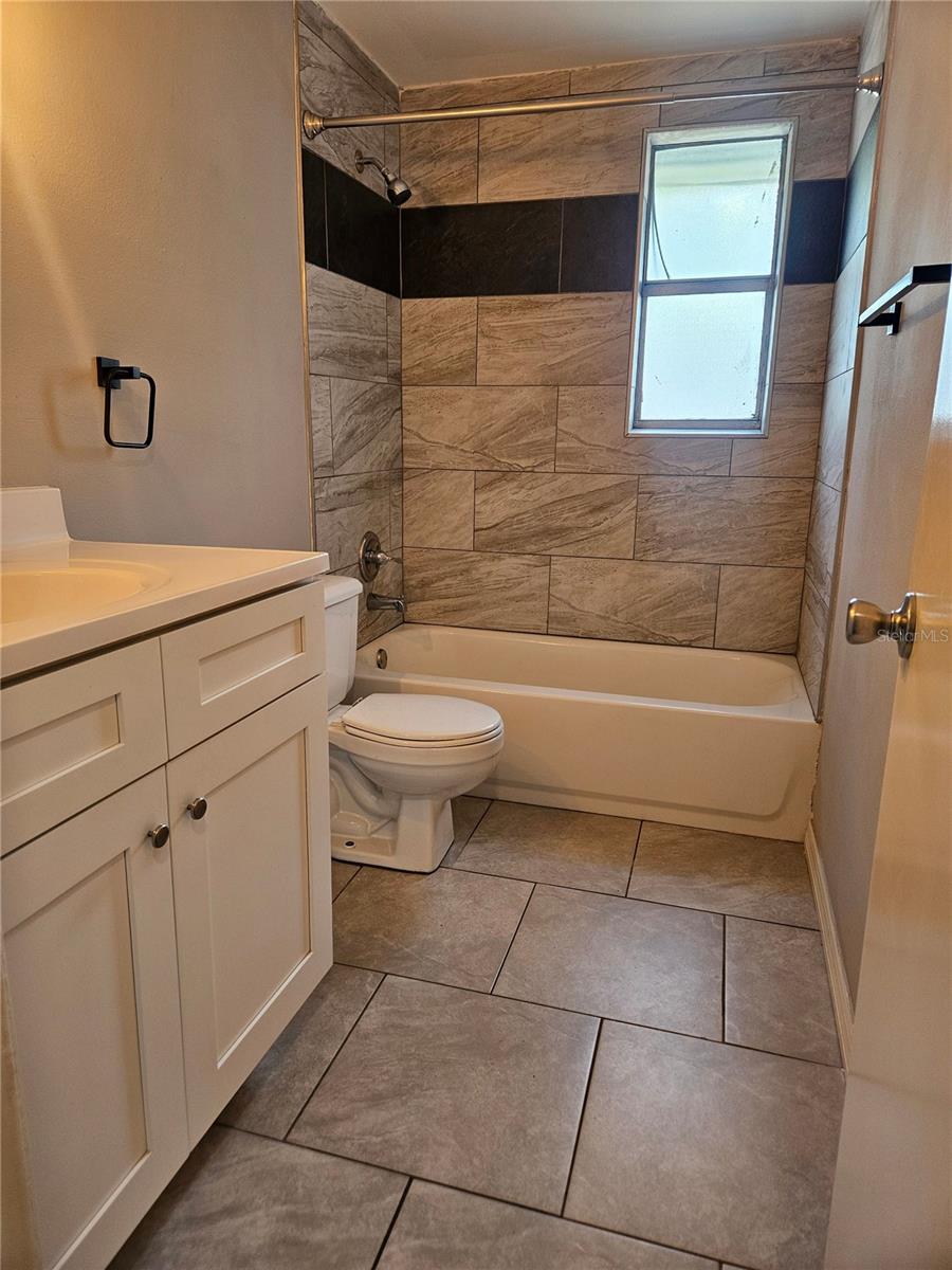 Image 7 of 14 For 5302 Oakwood Court 1