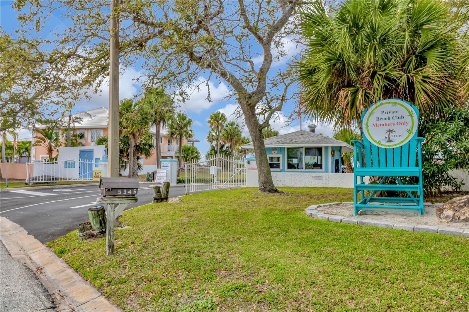 Image 75 of 82 For 6513 Sand Shore Lane