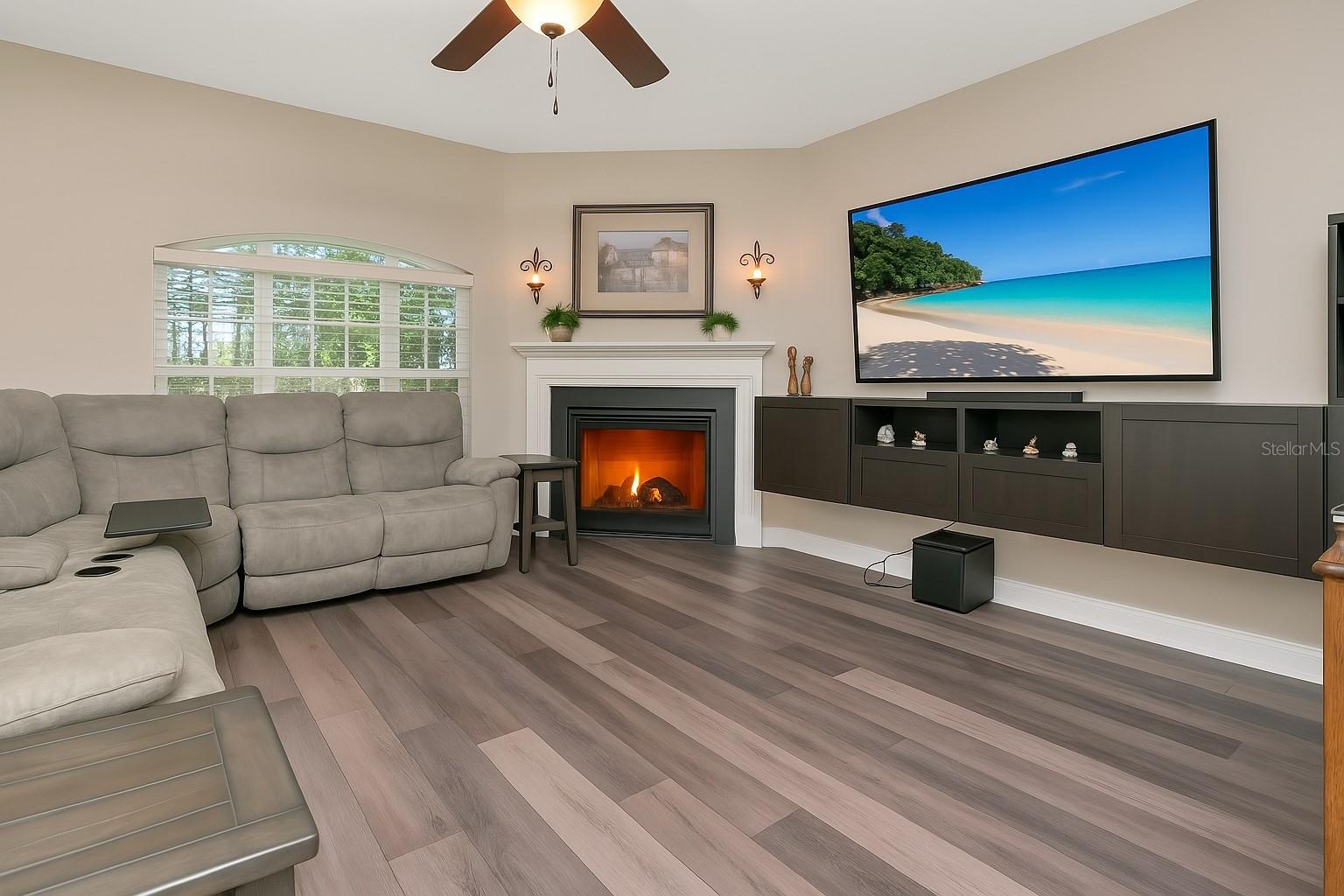 Image 9 of 82 For 6513 Sand Shore Lane