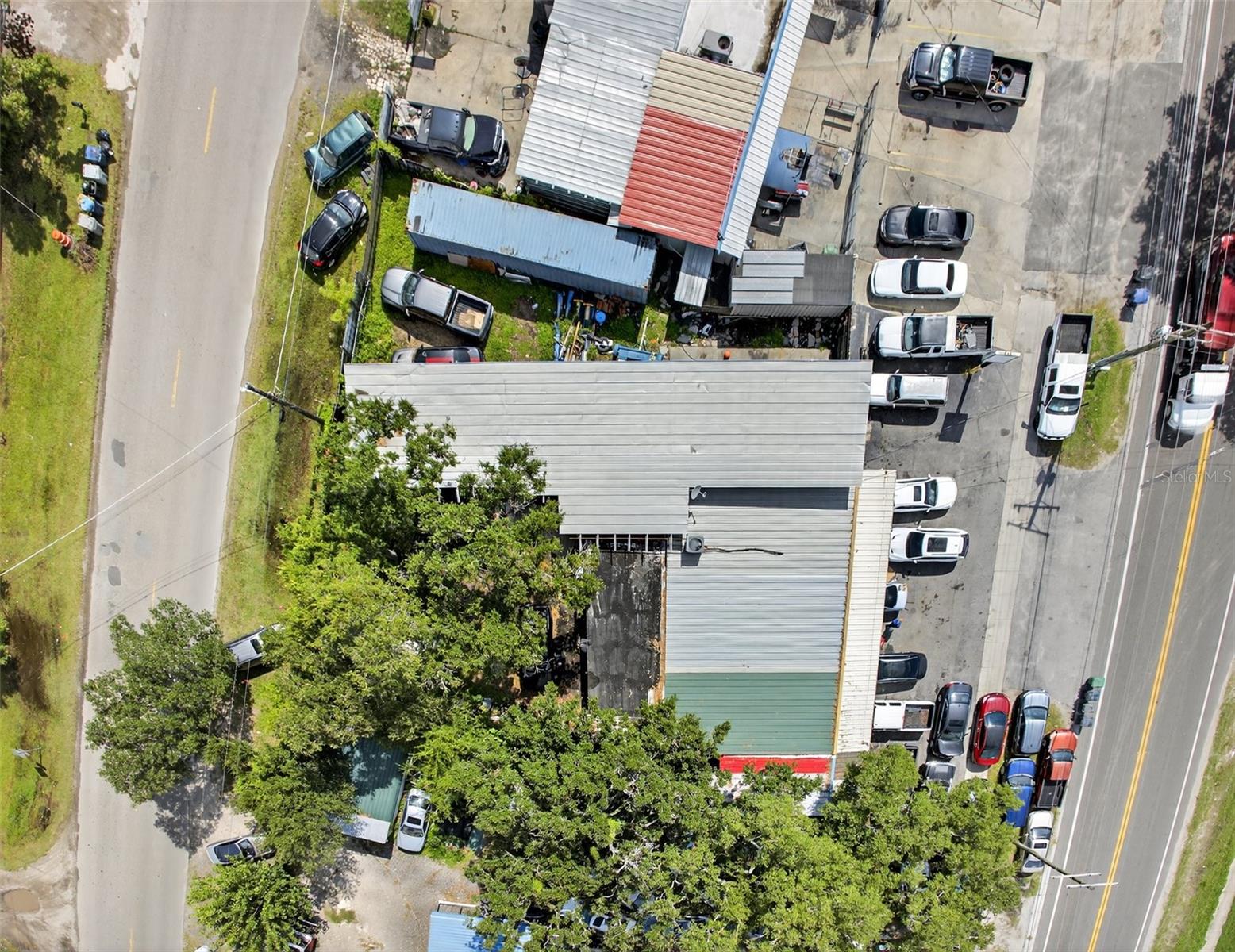 Listing photo id 6 for 6220 Broadway Avenue