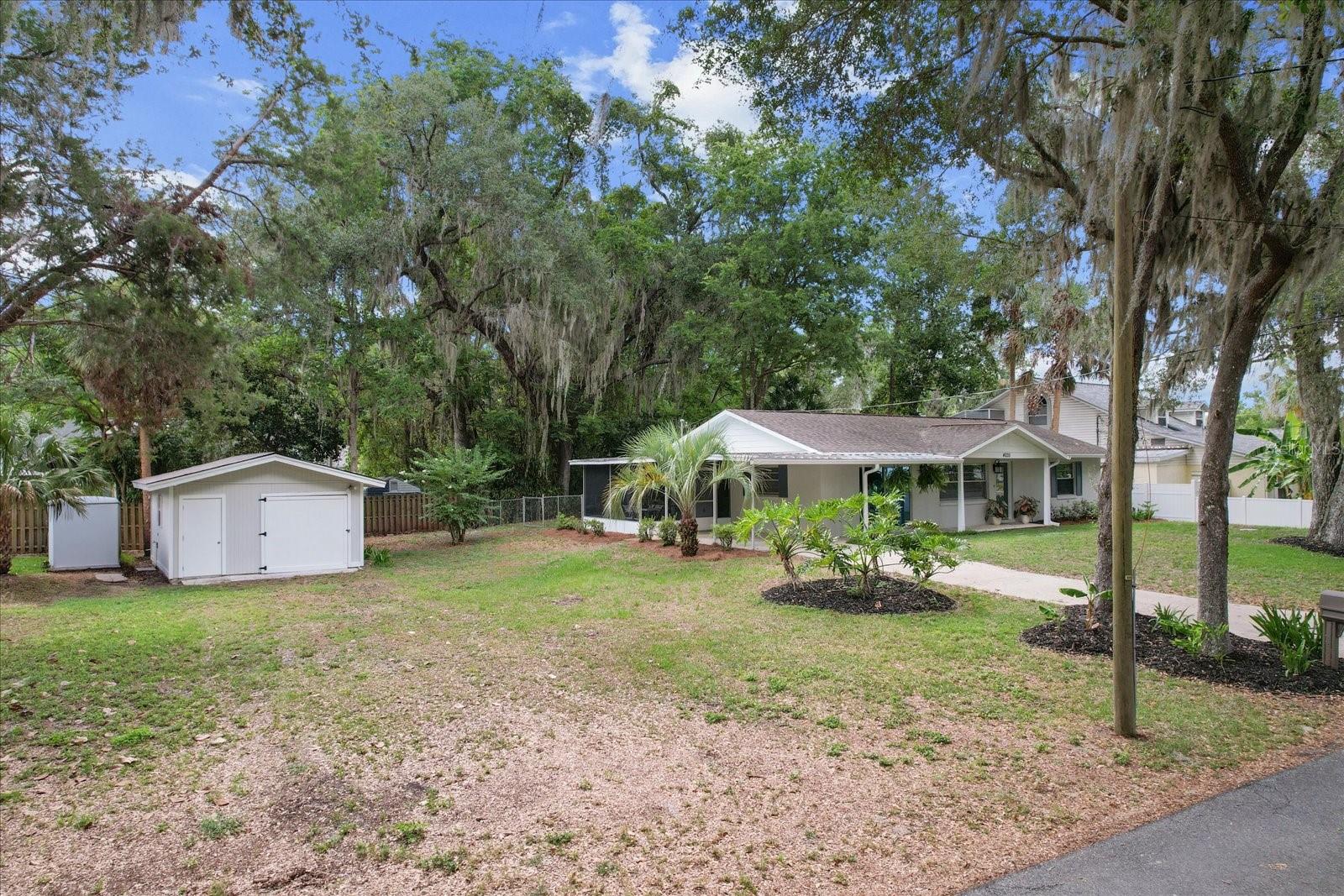 Image 42 of 52 For 4035 Woodland Point