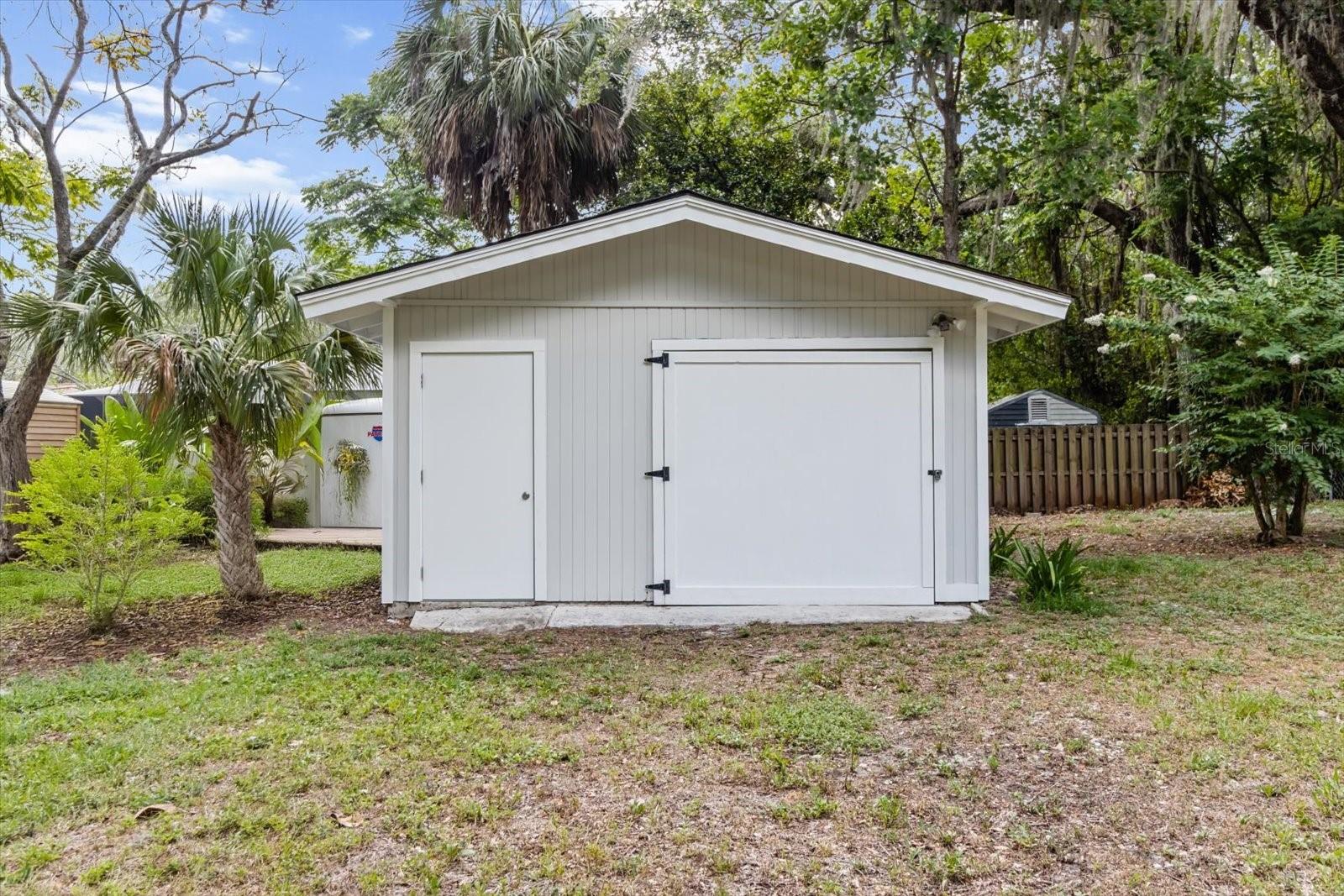 Image 43 of 52 For 4035 Woodland Point