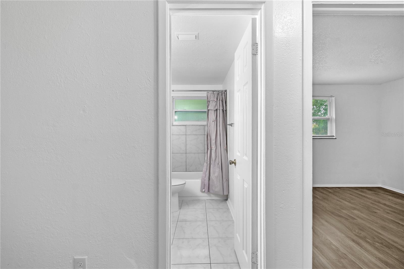Image 14 of 53 For 1116 Jadewood Avenue