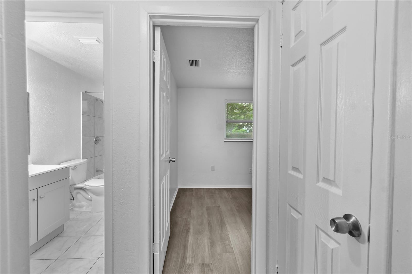 Image 18 of 53 For 1116 Jadewood Avenue