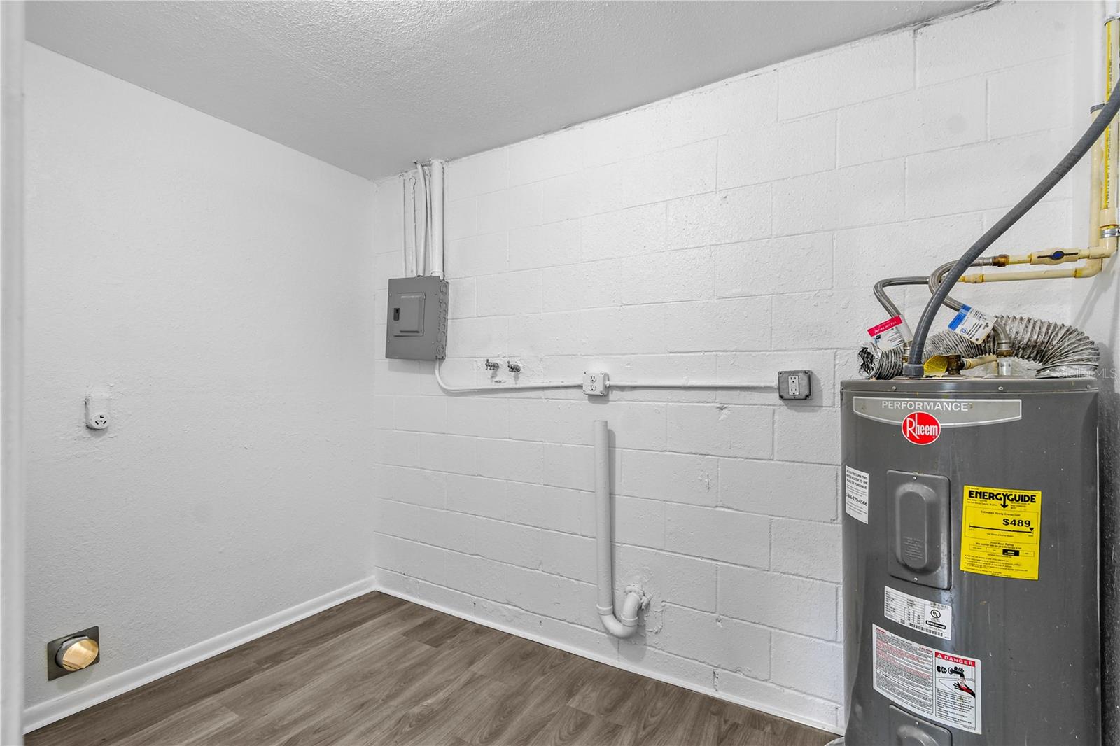 Image 31 of 53 For 1116 Jadewood Avenue