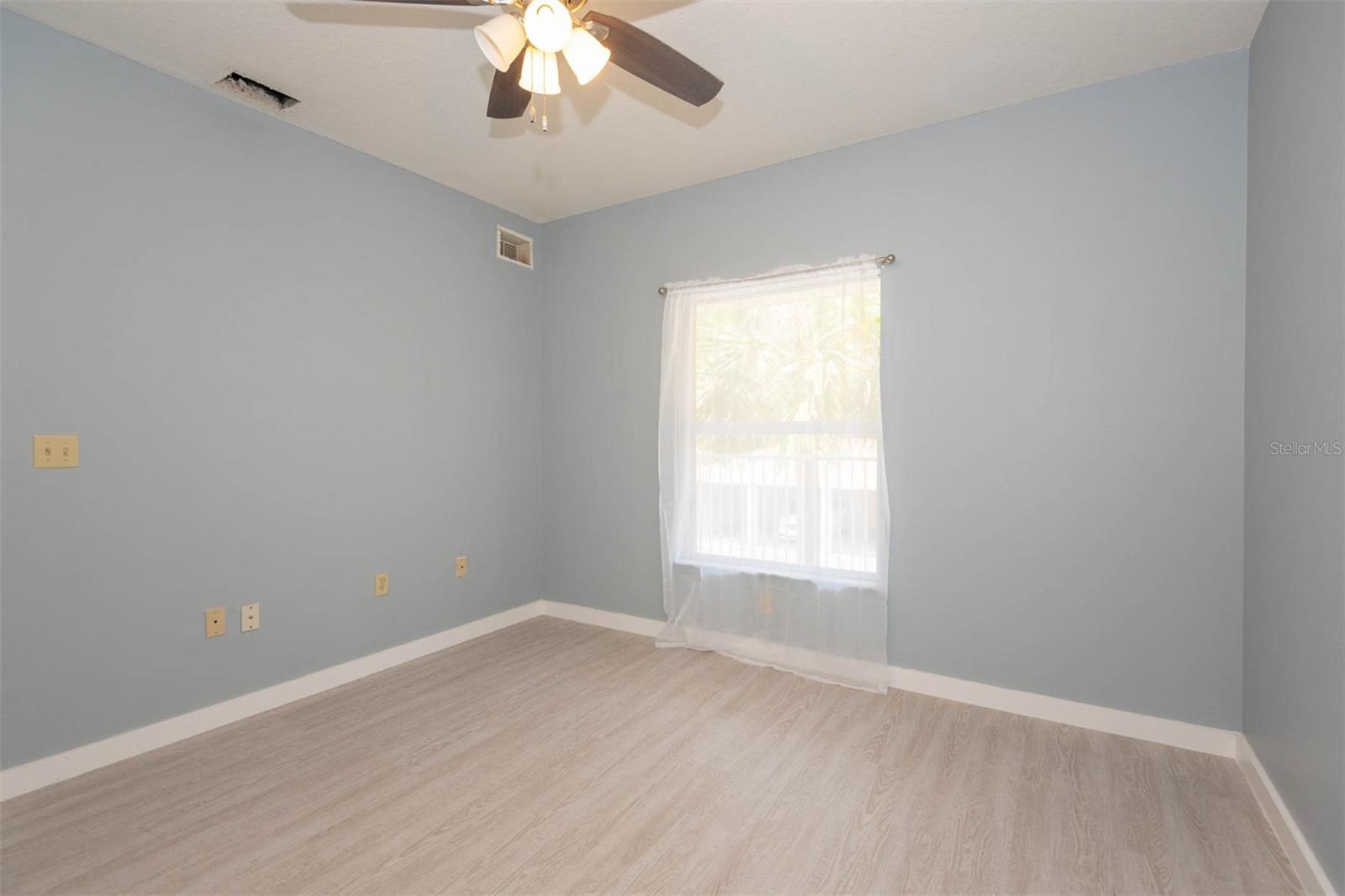 Image 18 of 44 For 946 15th Street 202