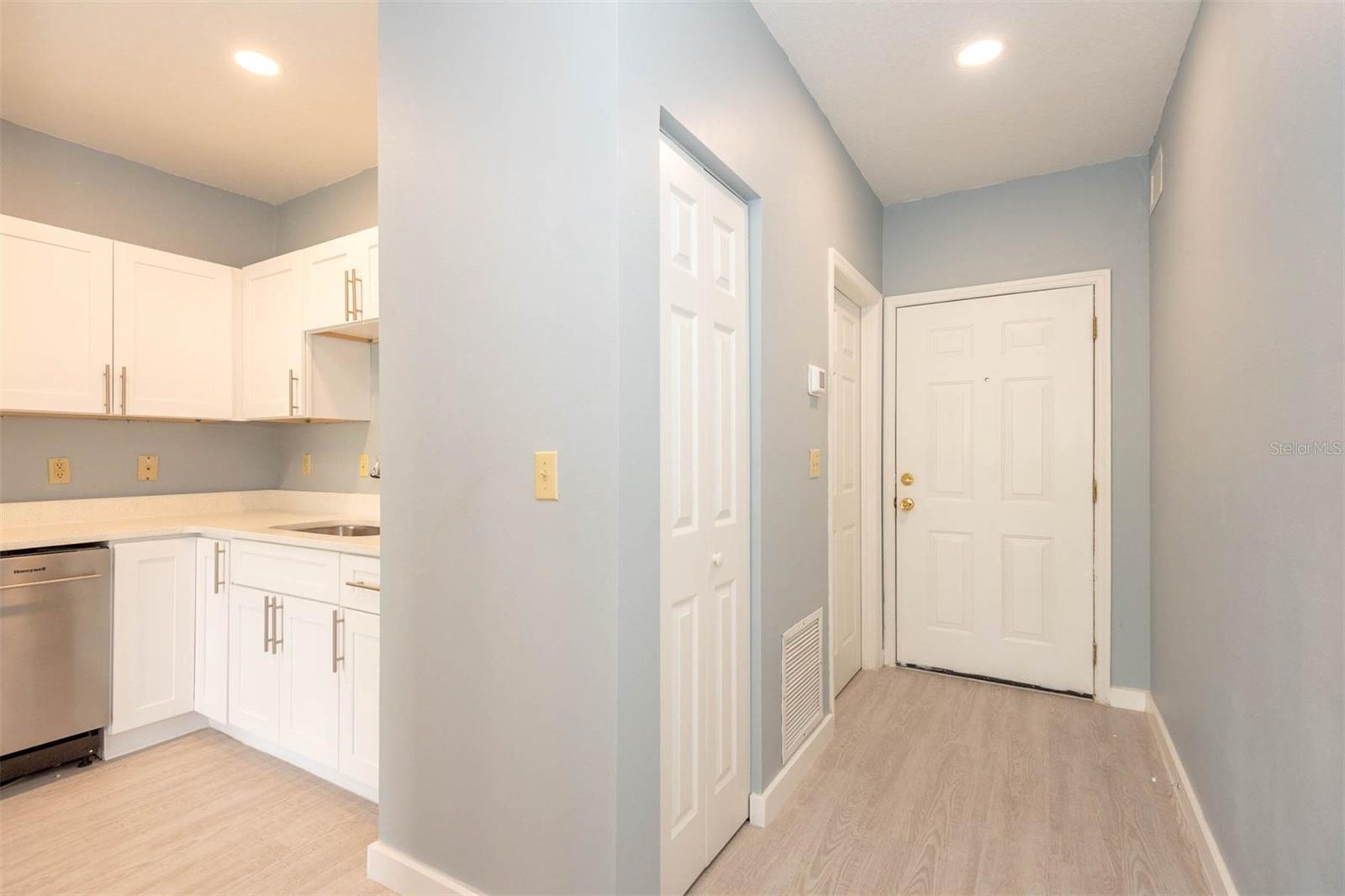 Image 30 of 44 For 946 15th Street 202