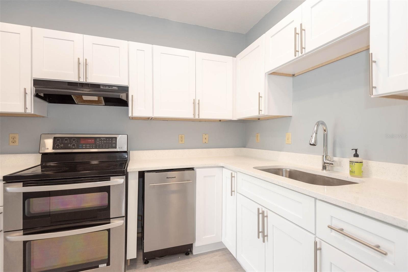 Image 31 of 44 For 946 15th Street 202