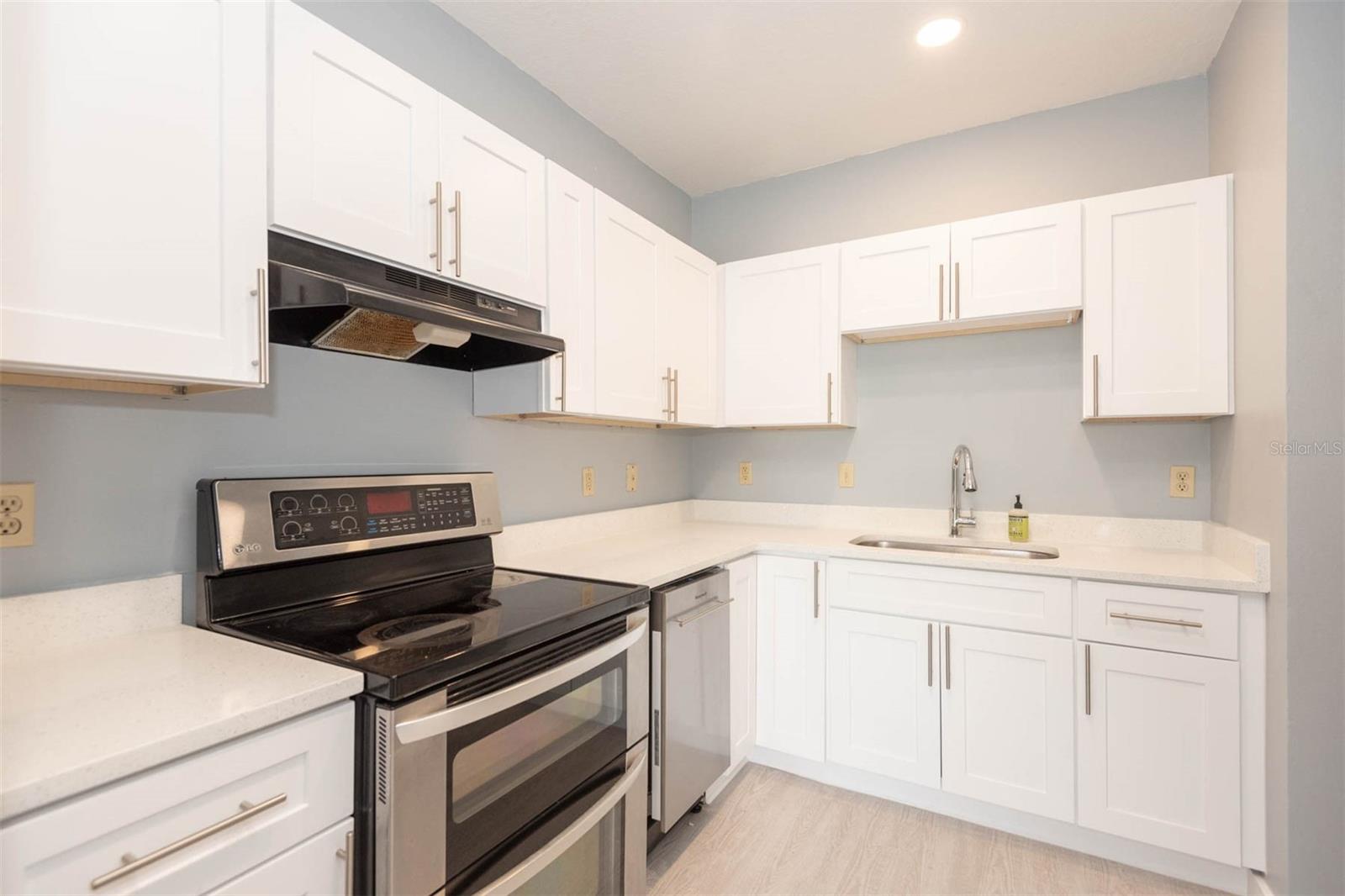 Image 32 of 44 For 946 15th Street 202